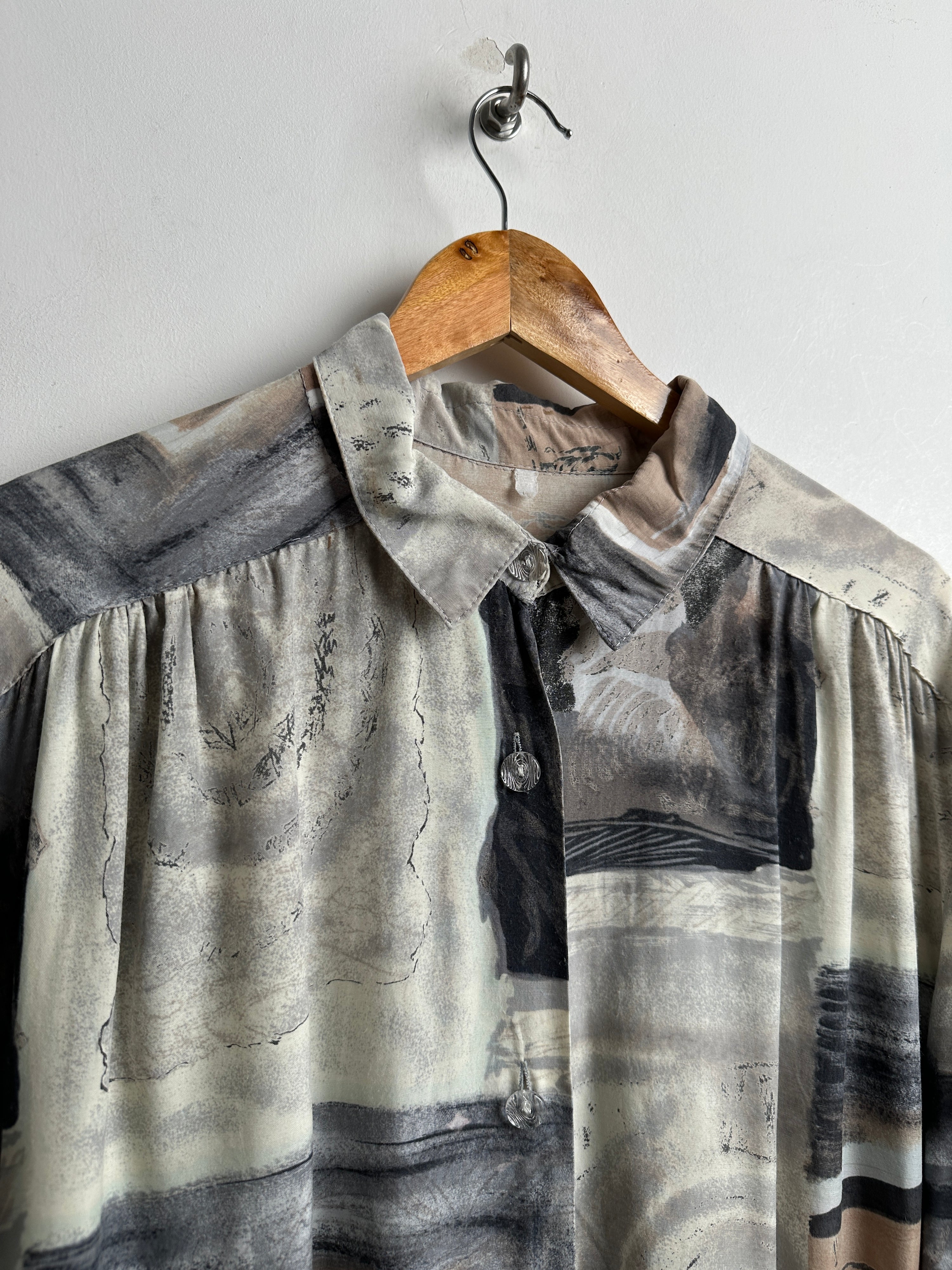 VINTAGE women’s patterned short sleeved shirt