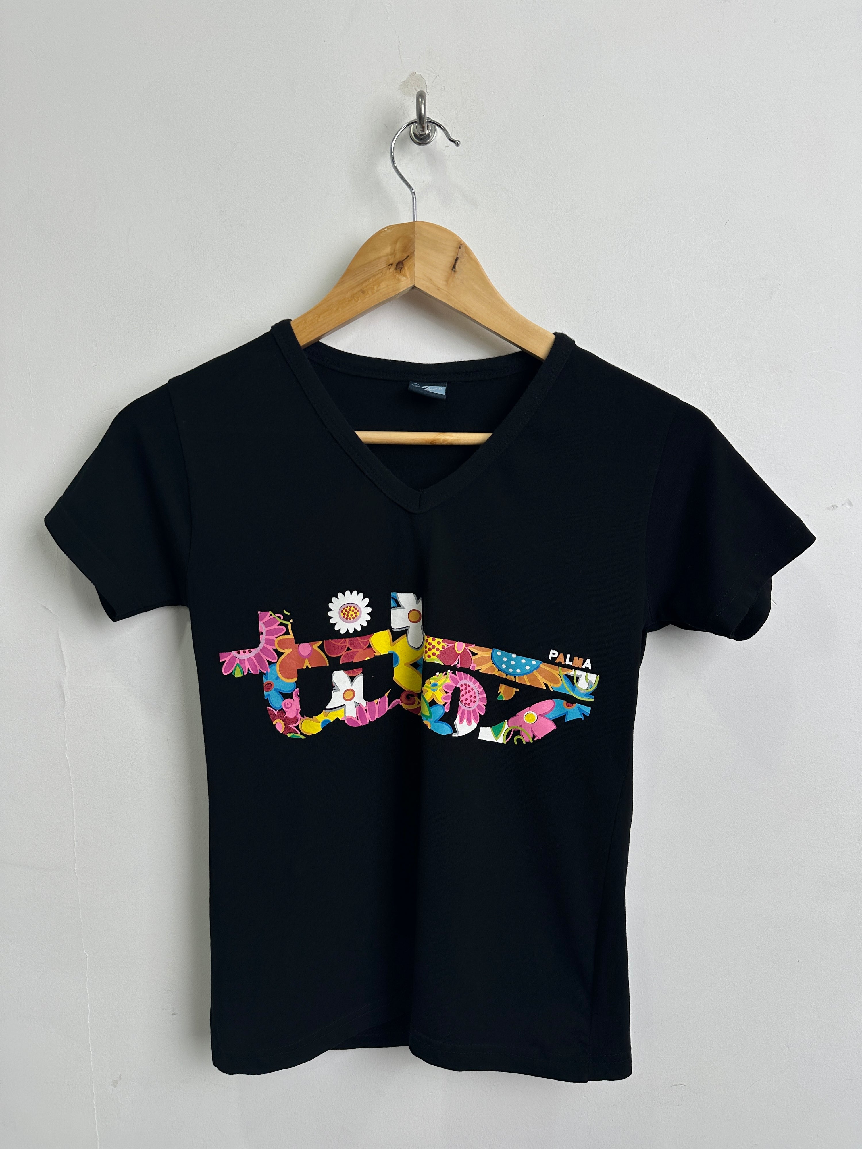 COTTON graphic short-sleeve v-neck fitted tee in black
