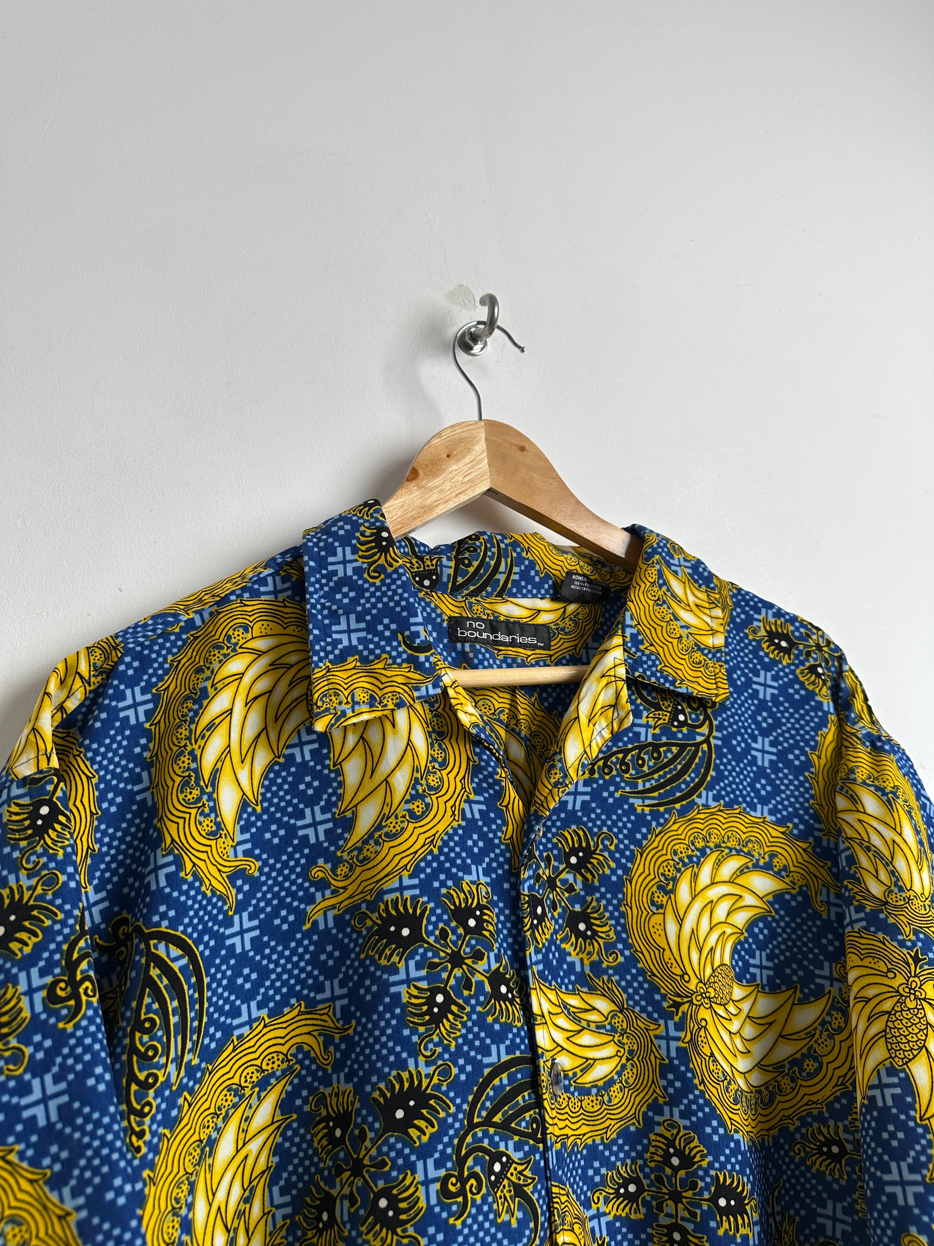 NO BOUNDARIES patterned short sleeve shirt