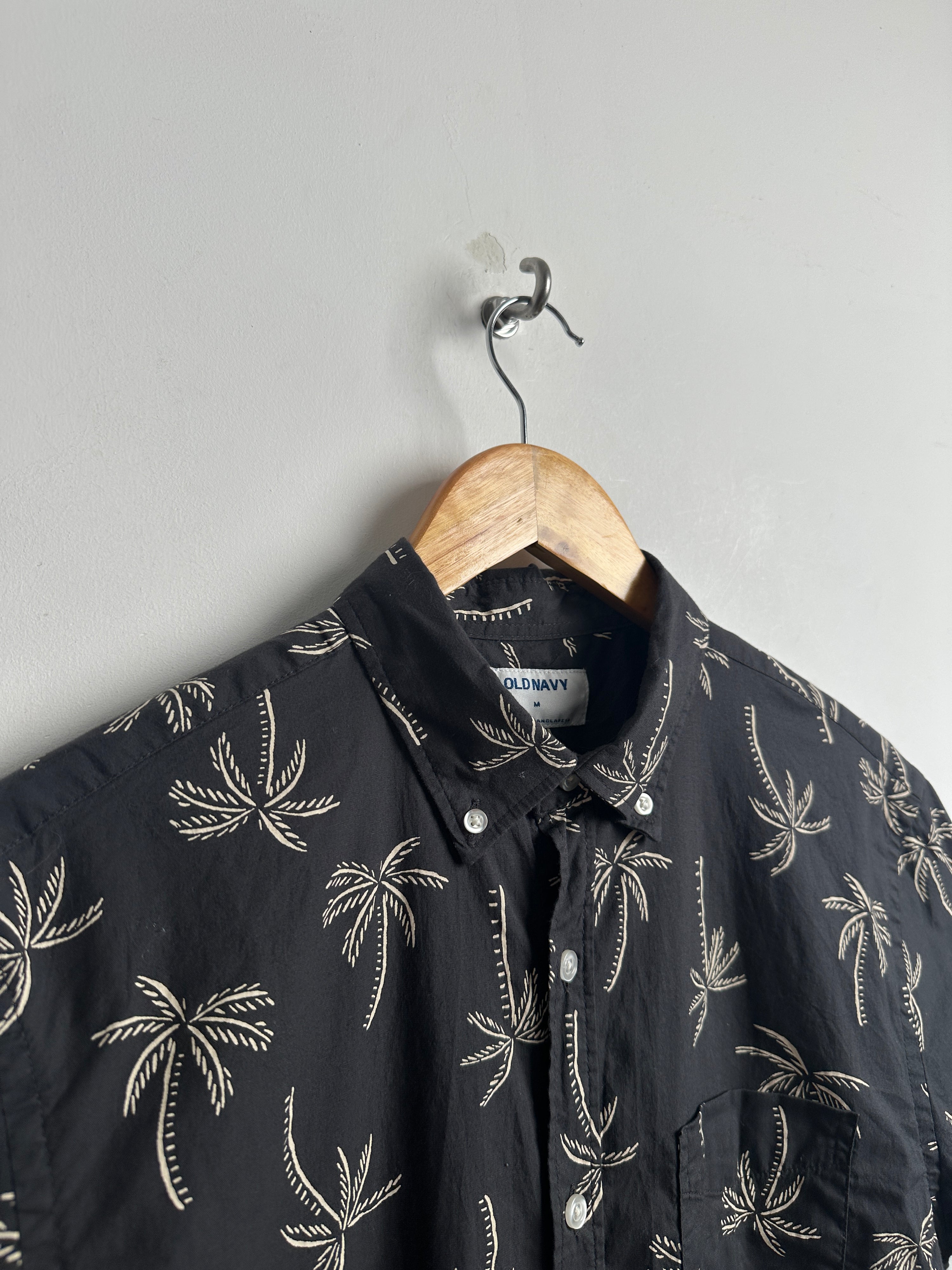 OLD NAVY short-sleeve shirt in black with palm trees