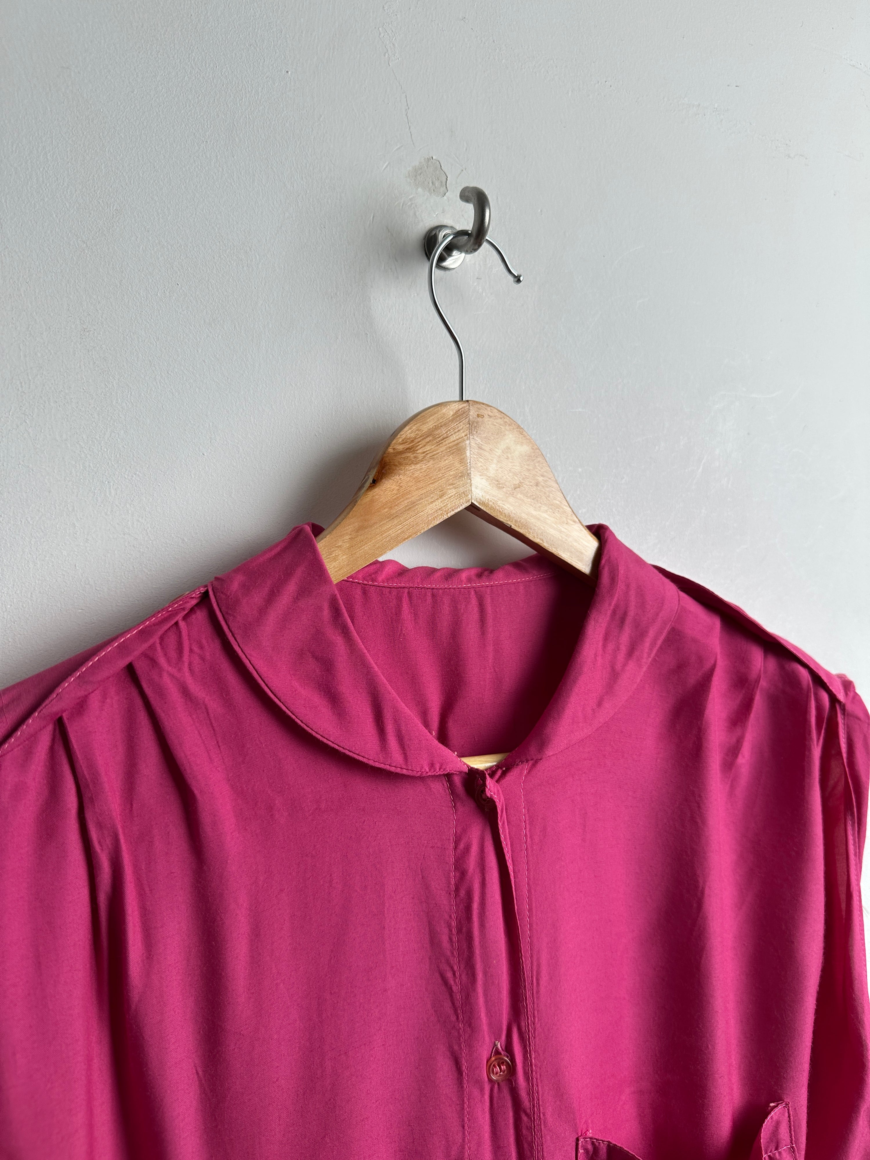 Sleeveless shirt in pink