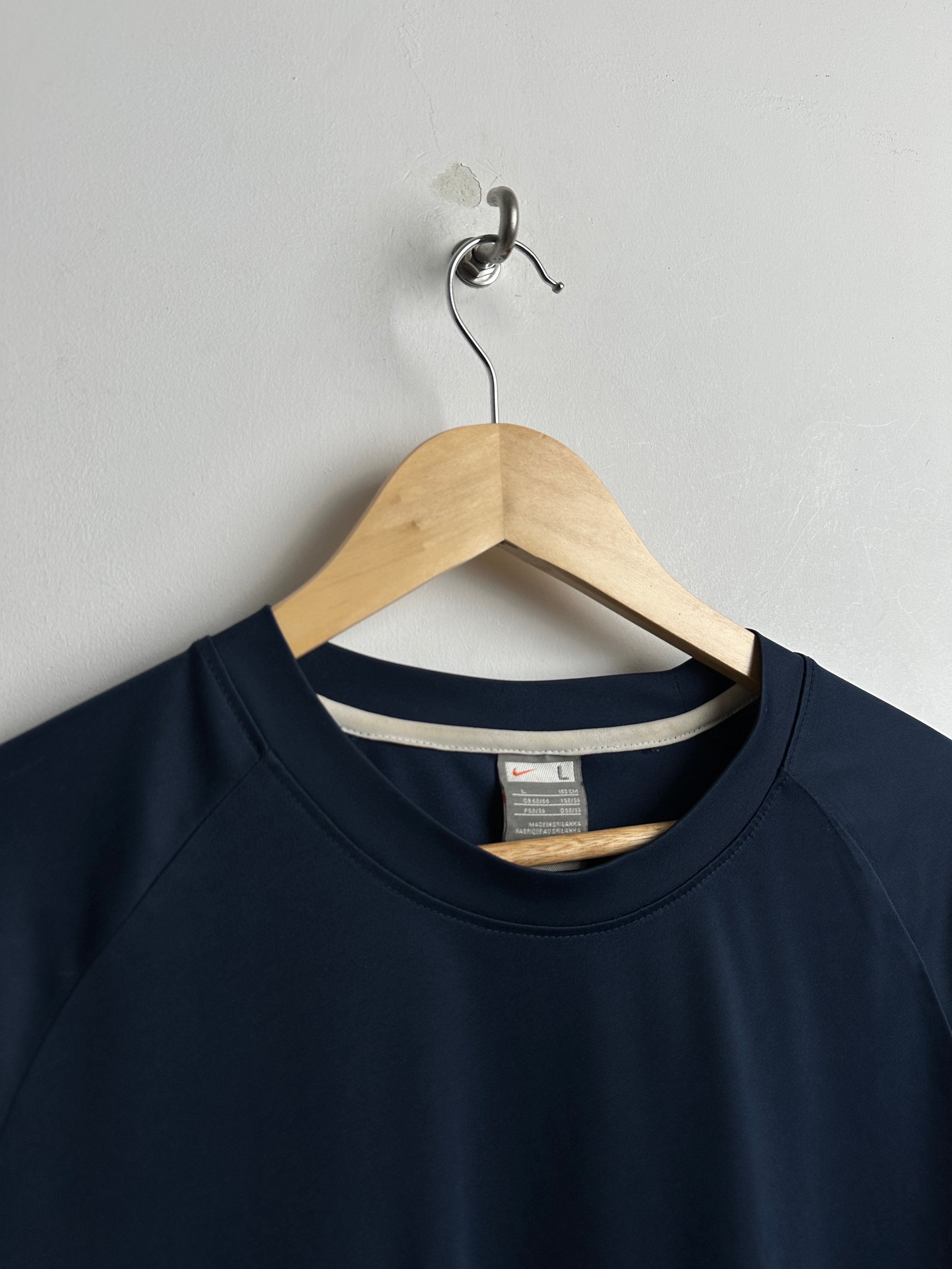 NIKE short-sleeve sports tee in dark blue