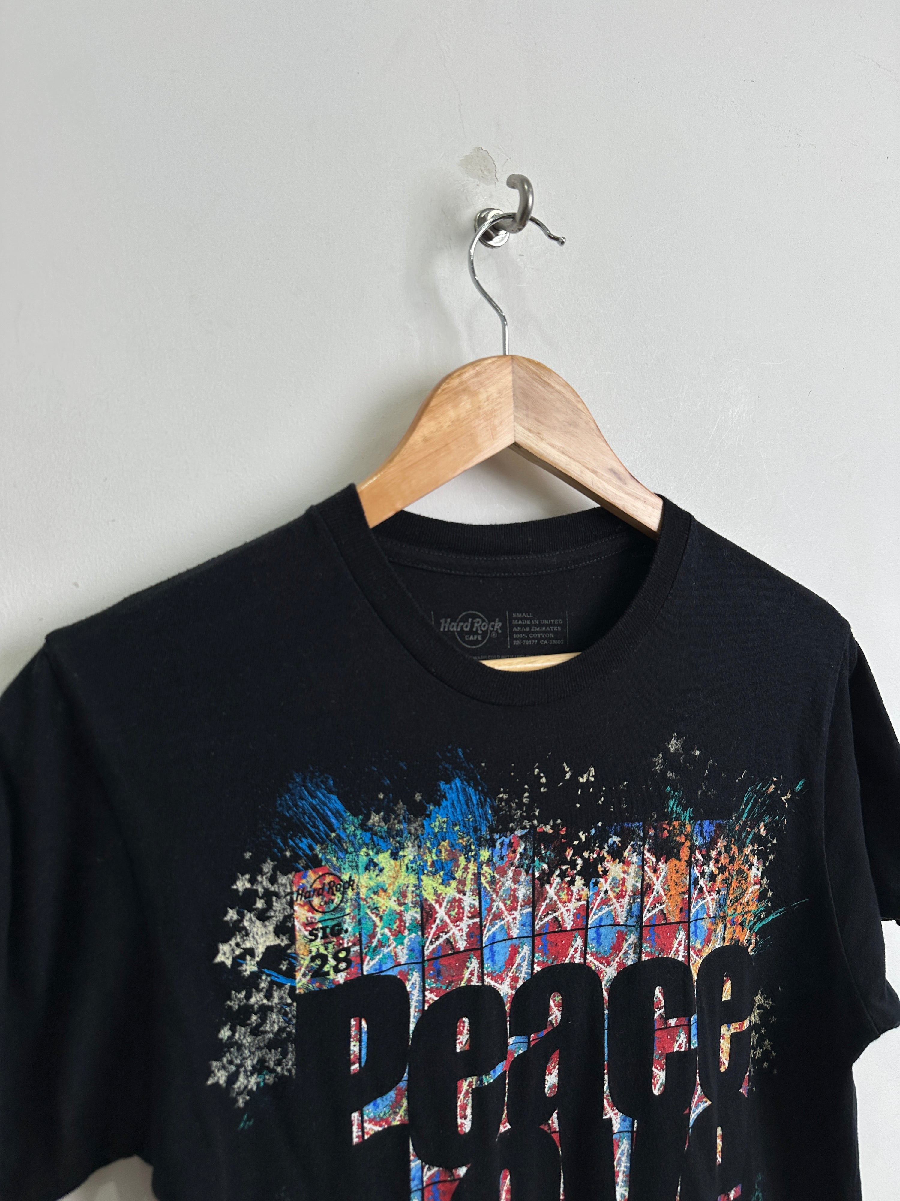 HARD ROCK CAFE peace love graphic short-sleeve tee in black