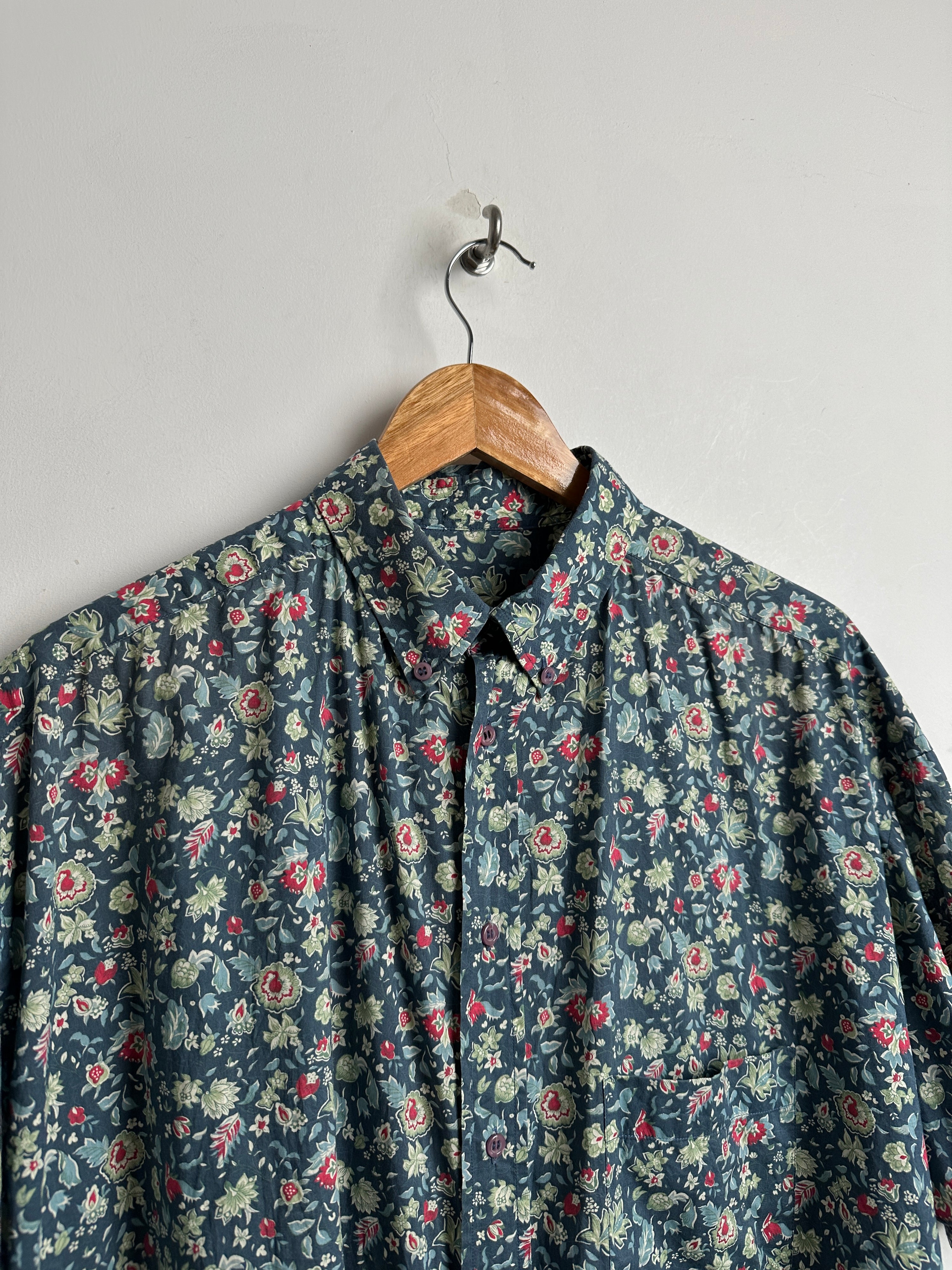 La Chemiserie short sleeve shirt in blue with flowers