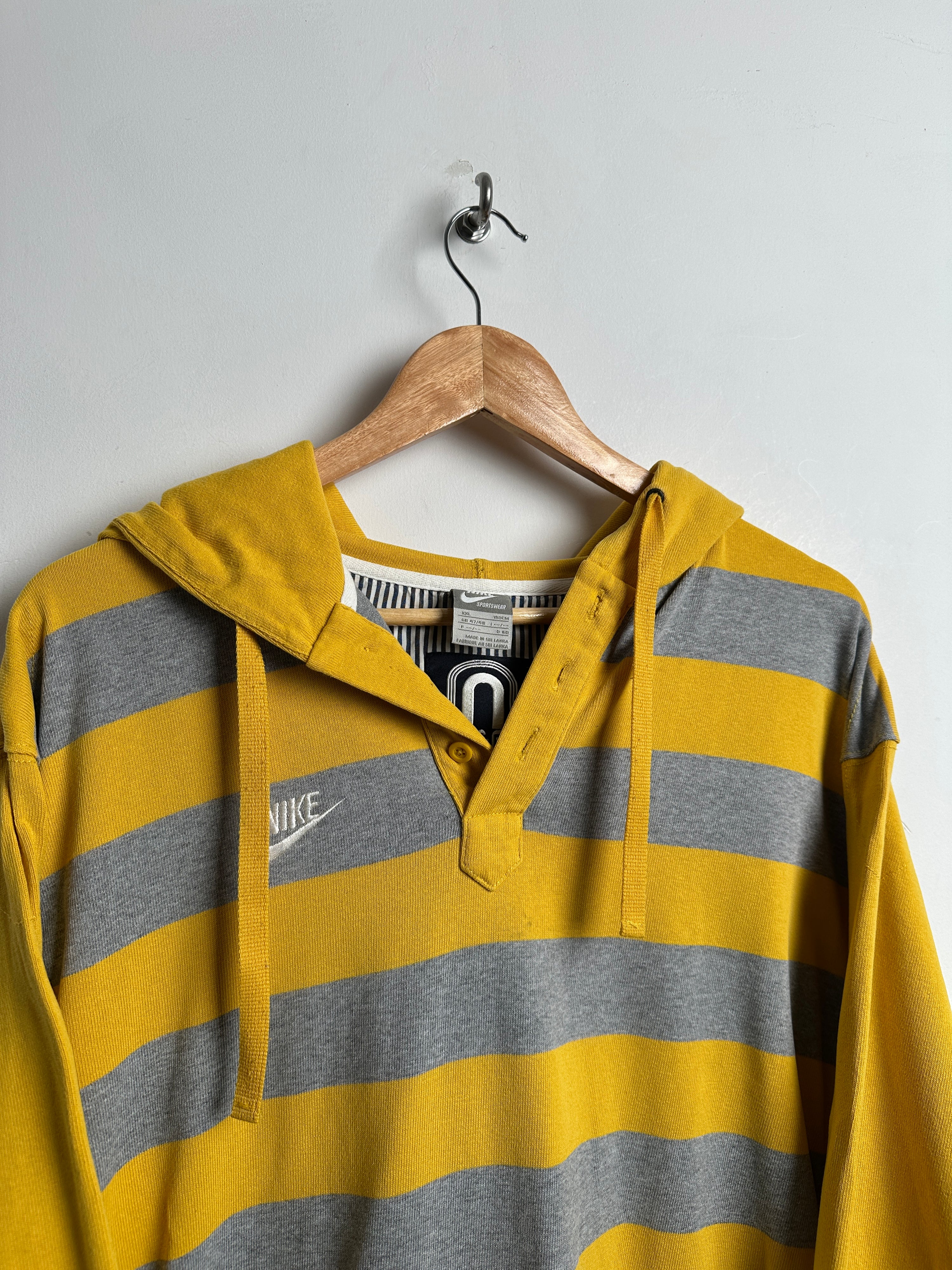 NIKE LONG-SLEEVE YELLOW HODDIE WITH GREY STRIPES - thrift.mt