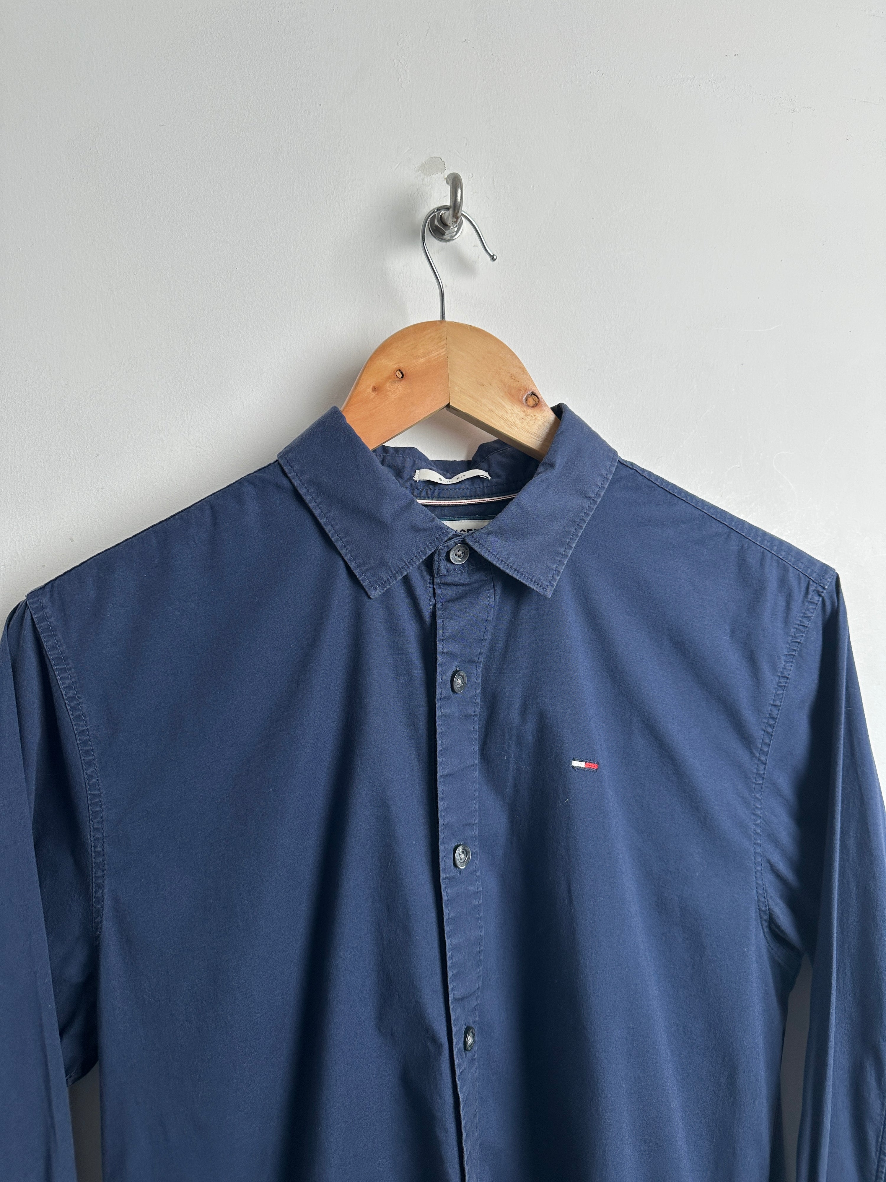 TOMMY HILFIGER LONG SLEEVE SHIRT IN BLUE - thrift.mt