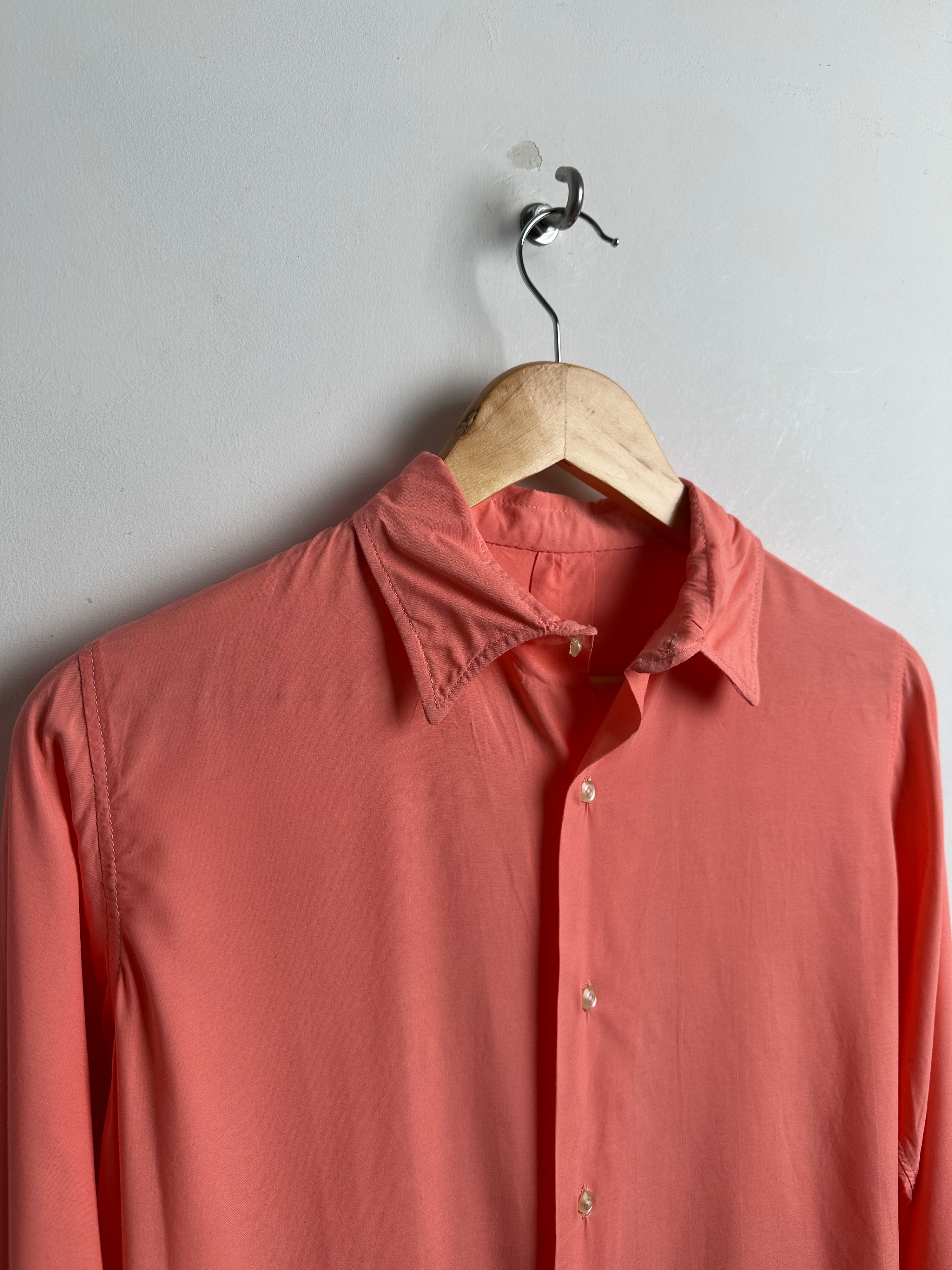 VINTAGE long sleeve shirt in pink - thrift.mt
