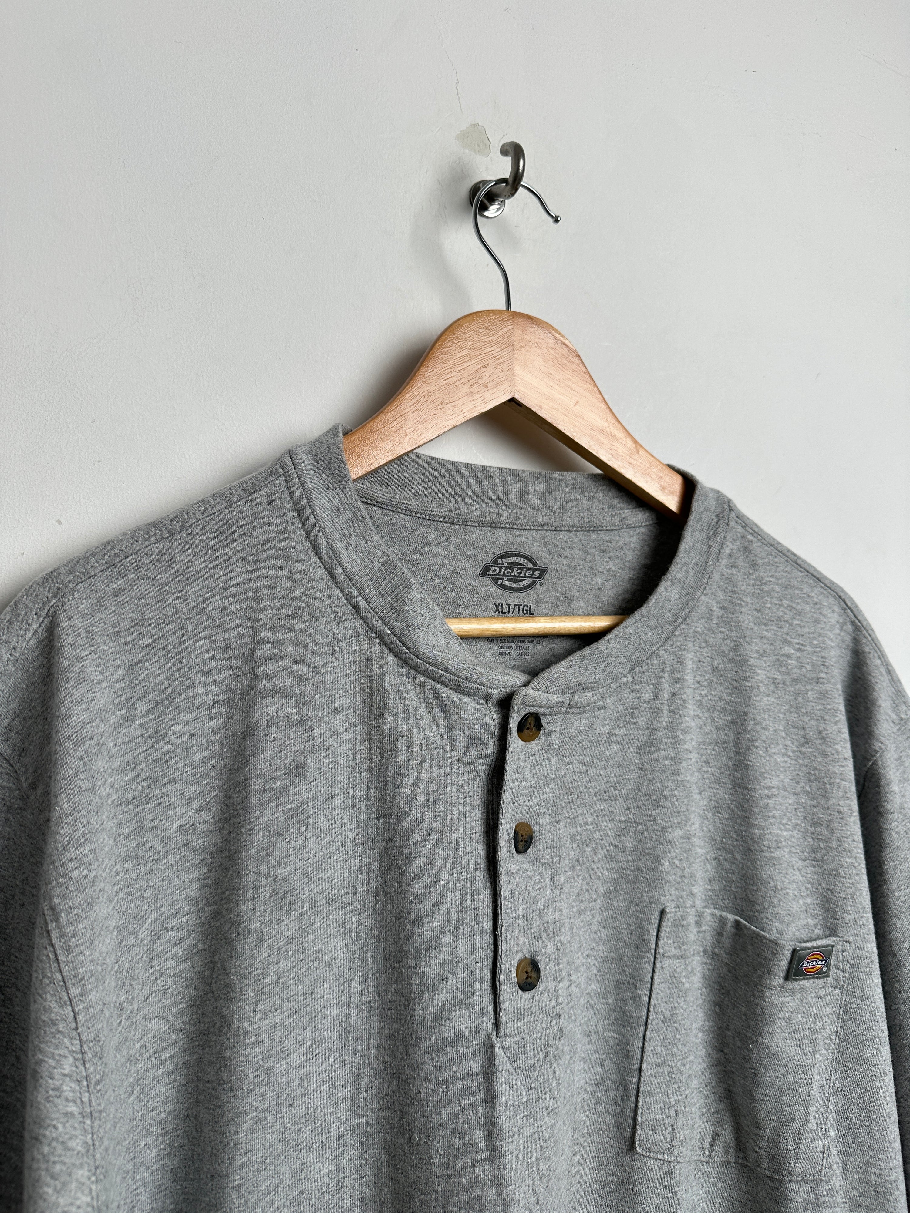 DICKIES buttoned short-sleeve tee in grey