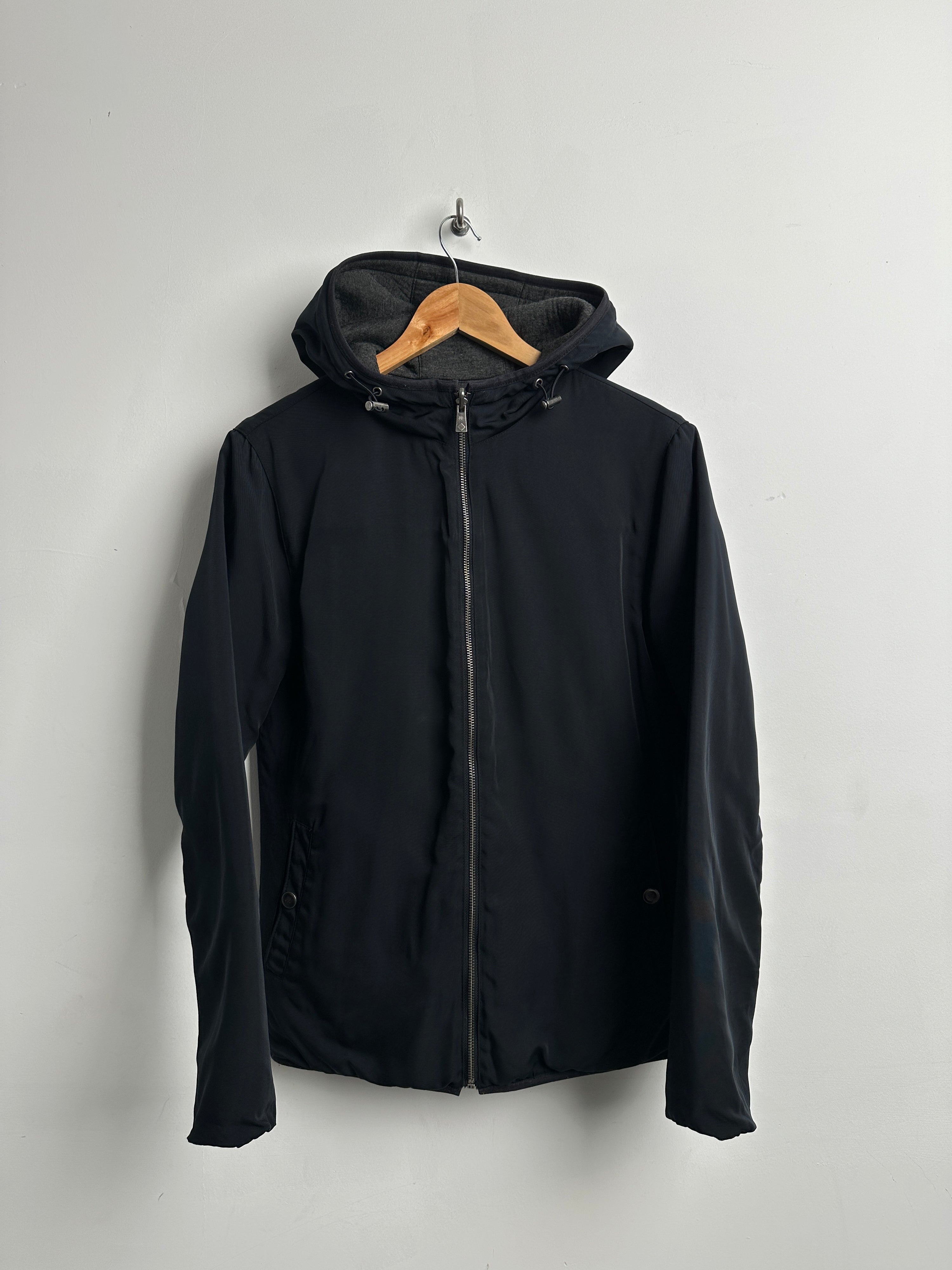 Zip up black jacket with grey hood - thrift.mt