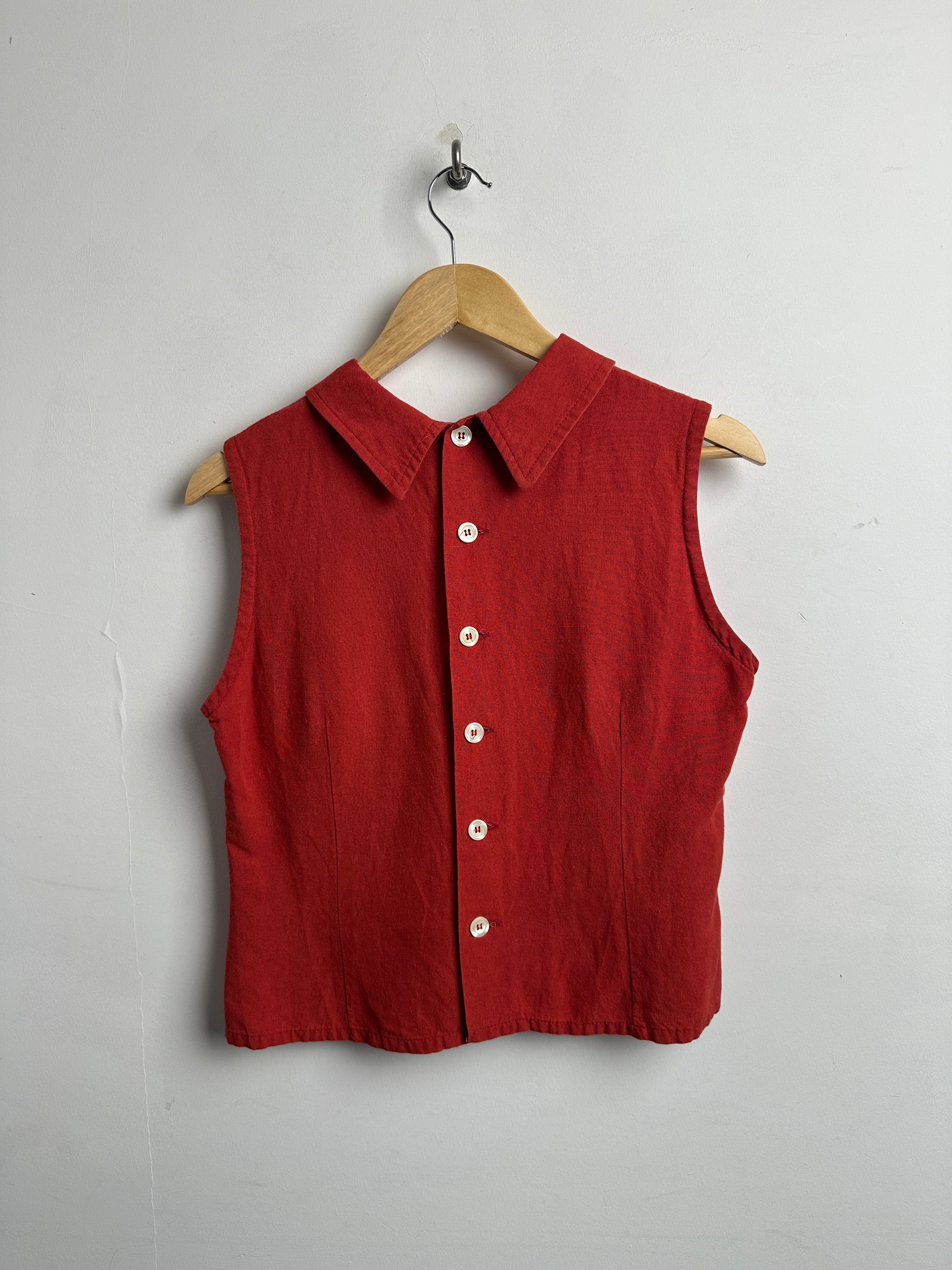 VINTAGE women’s sleeveless shirt in red