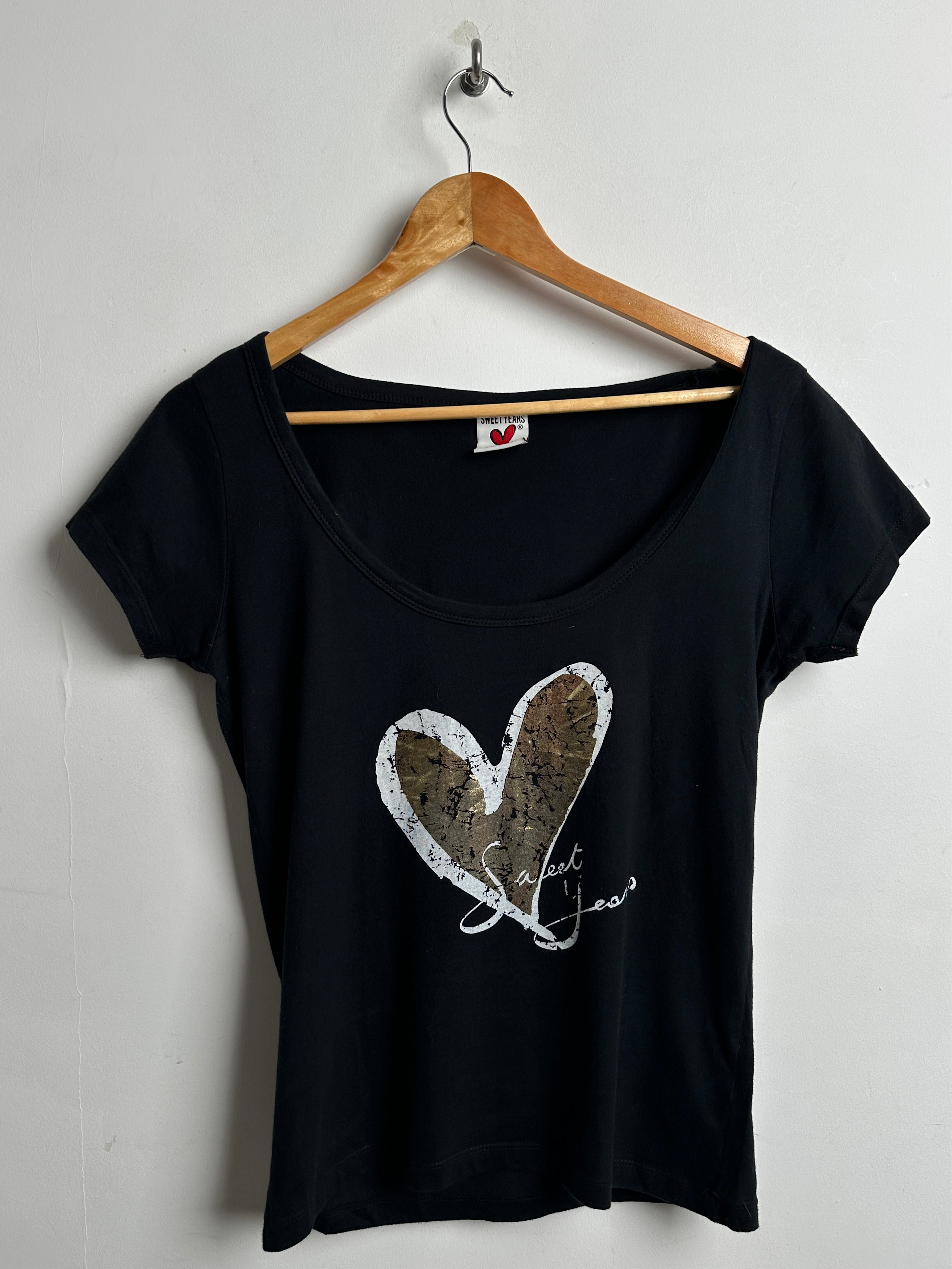 SWEET YEARS scoop neck Short-Sleeve fitted tee in black