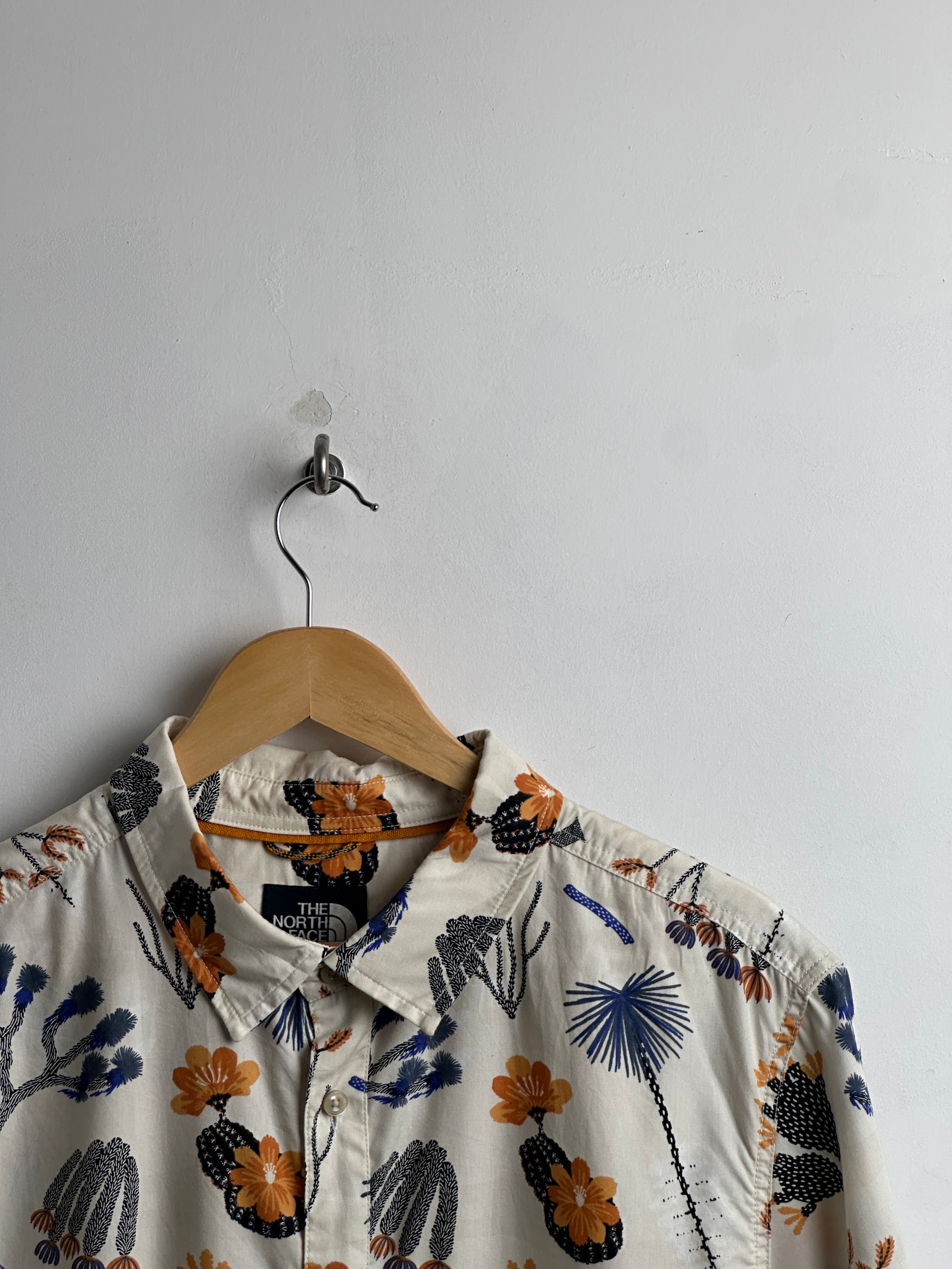 THE NORTH FACE patterned short sleeve shirt