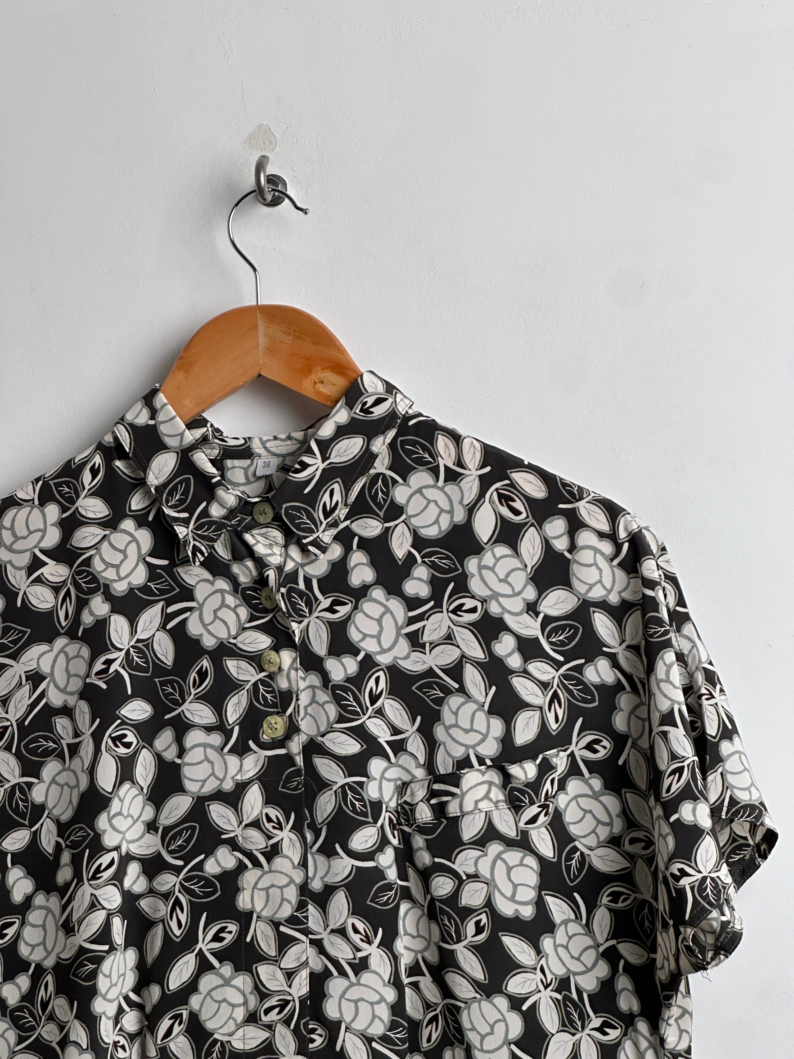 Floral printed short sleeved shirt