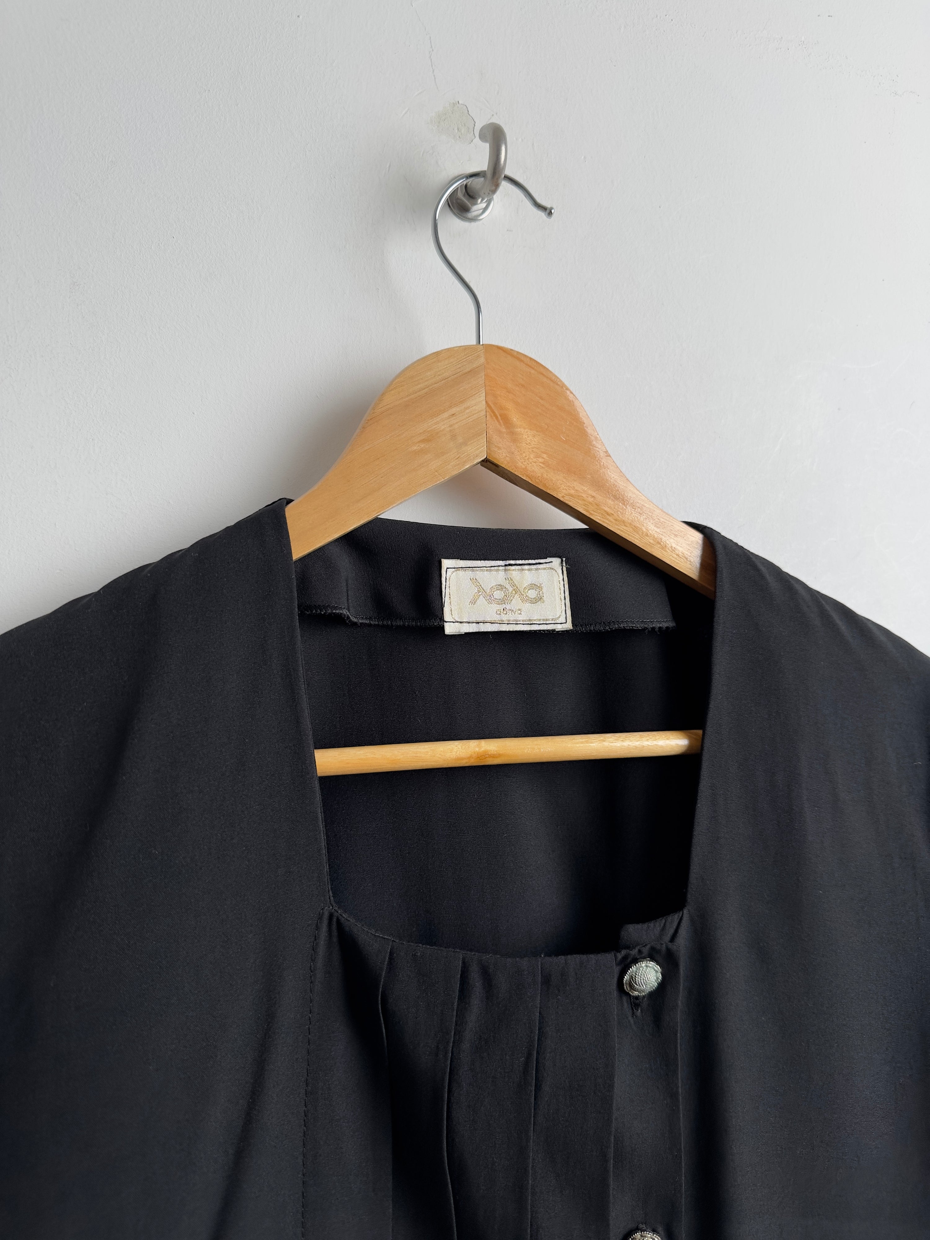 Women's pleated shirt in black