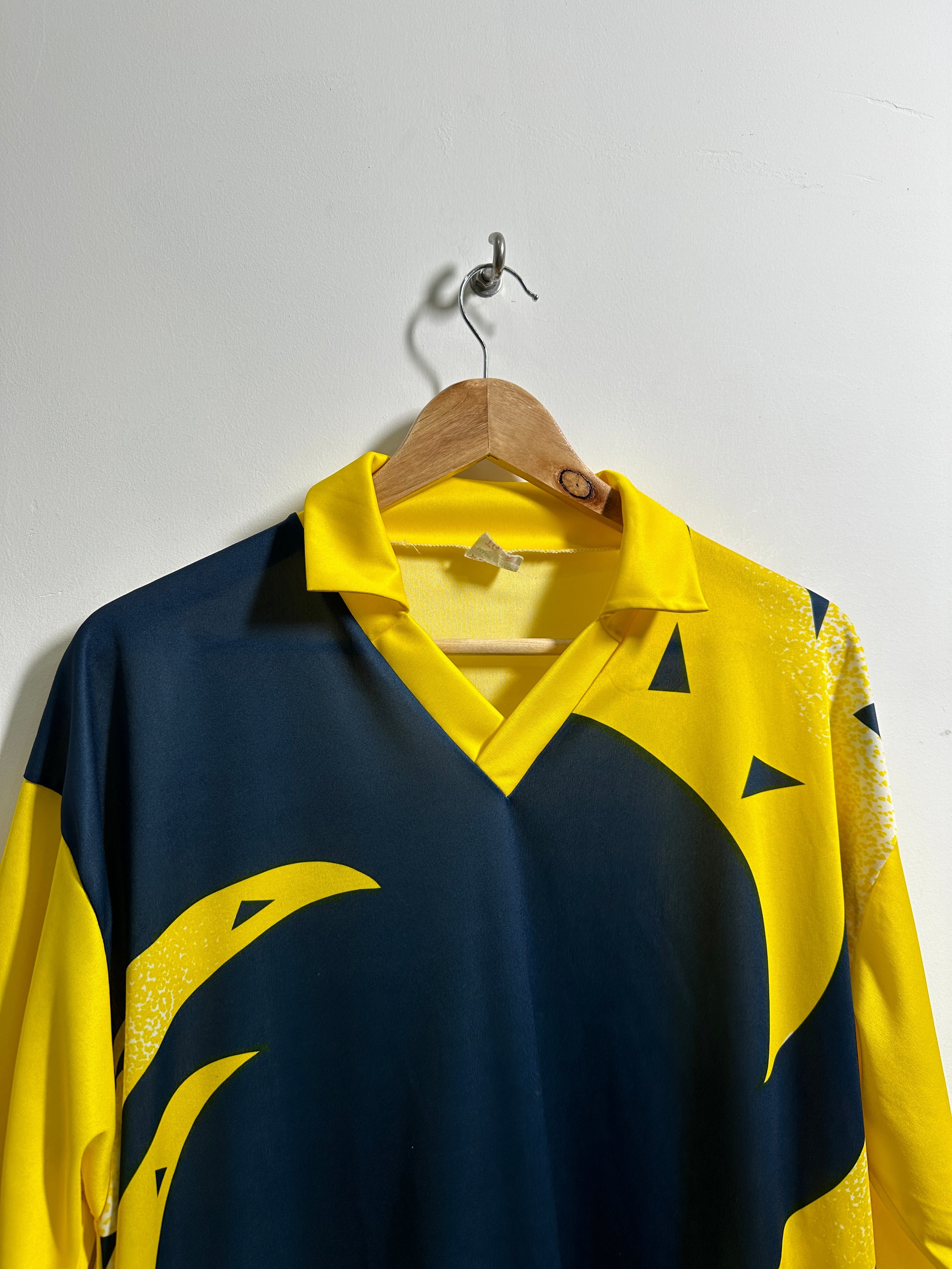 Jersey in yellow and blue