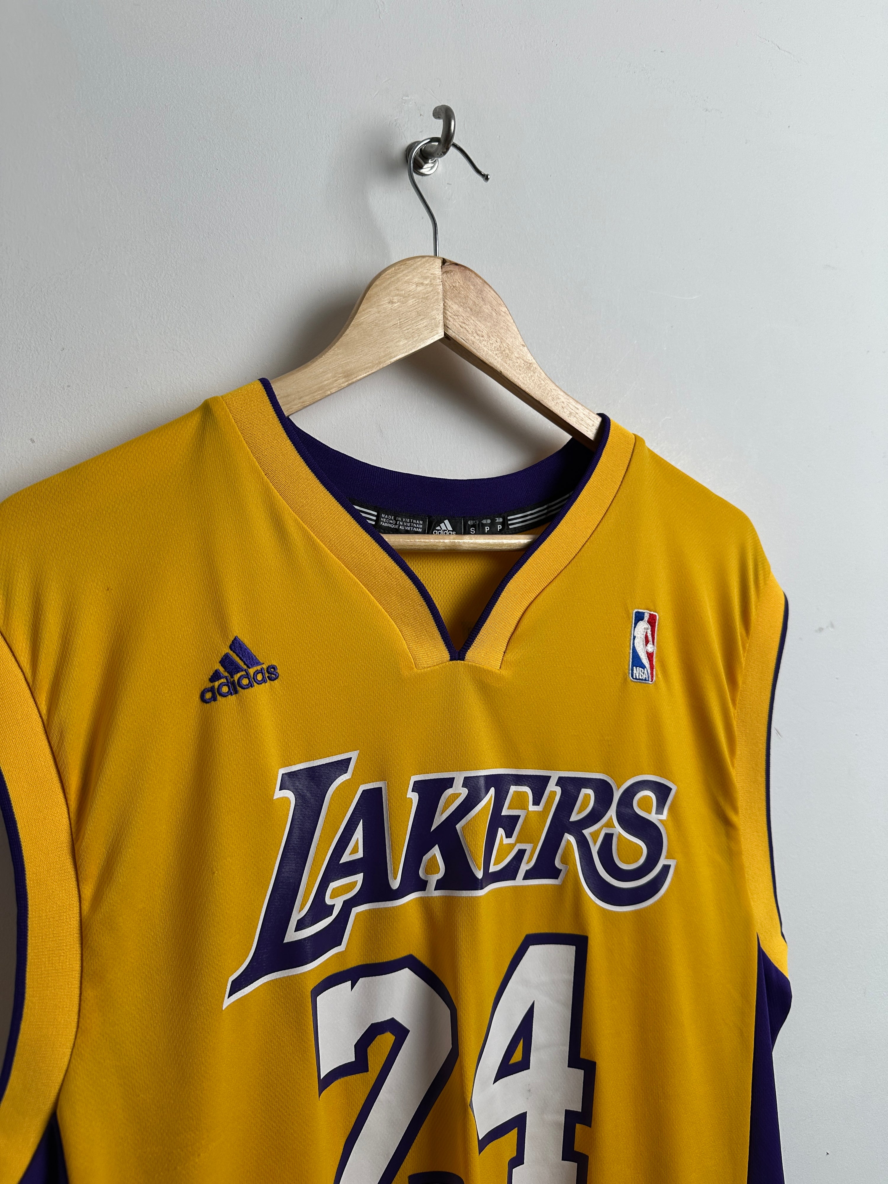 Lakers jersey in yellow and purple number 24