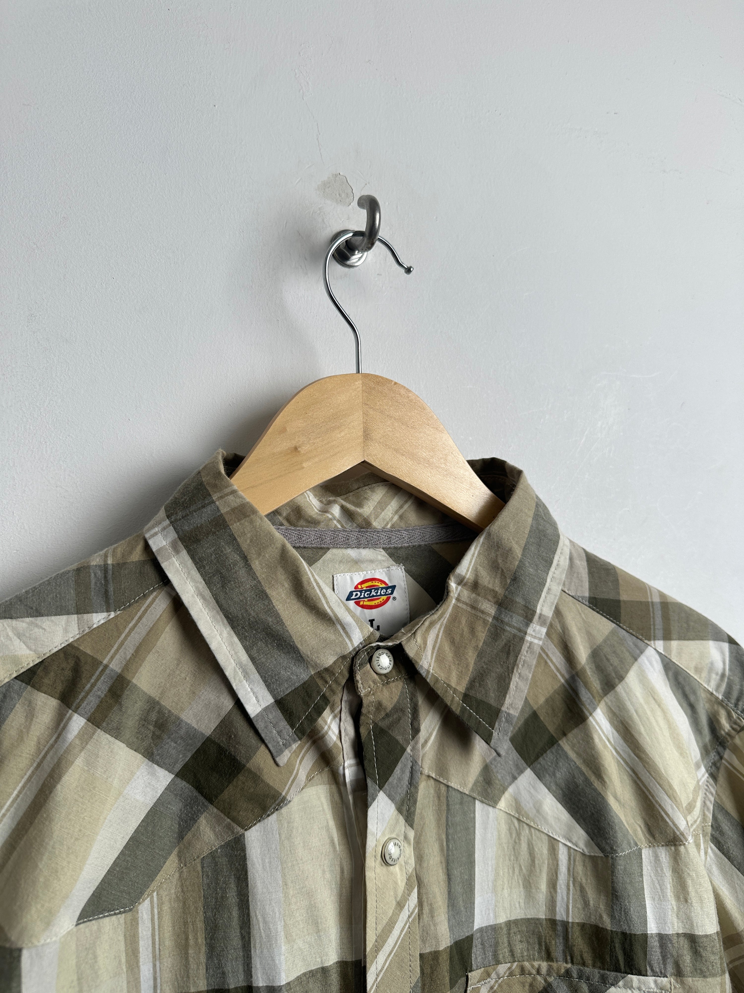 DICKIES plaid short sleeve shirt