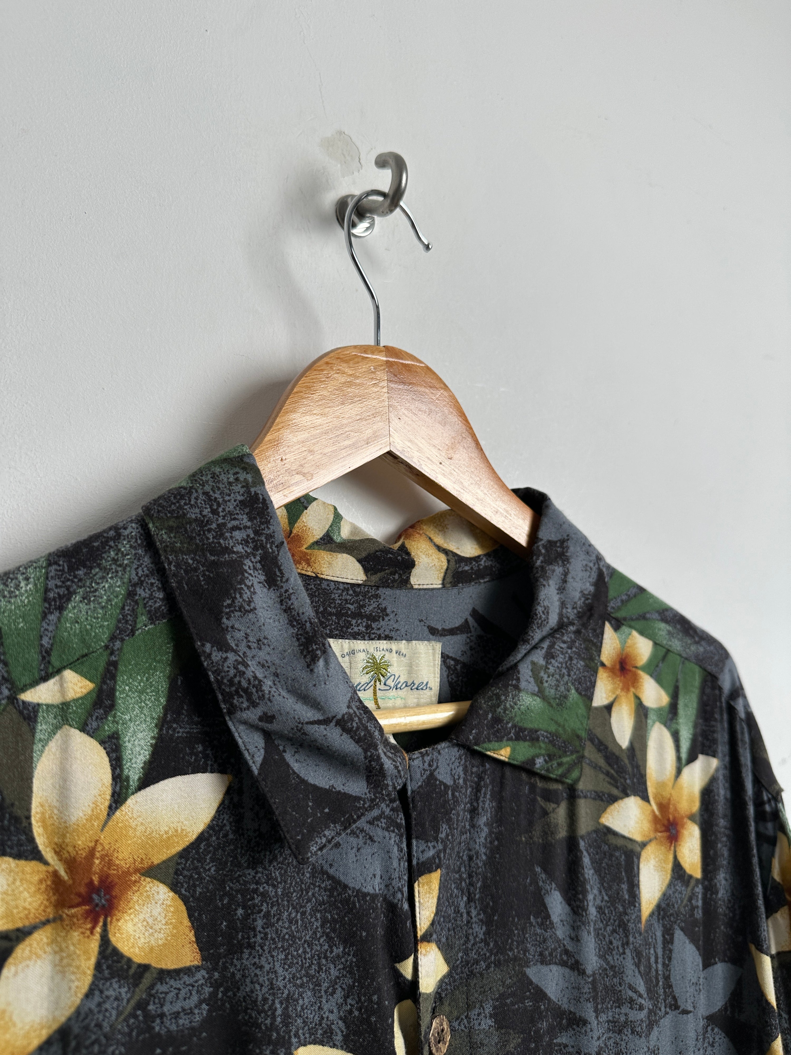 ISLAND SHORES Tropical Shirt