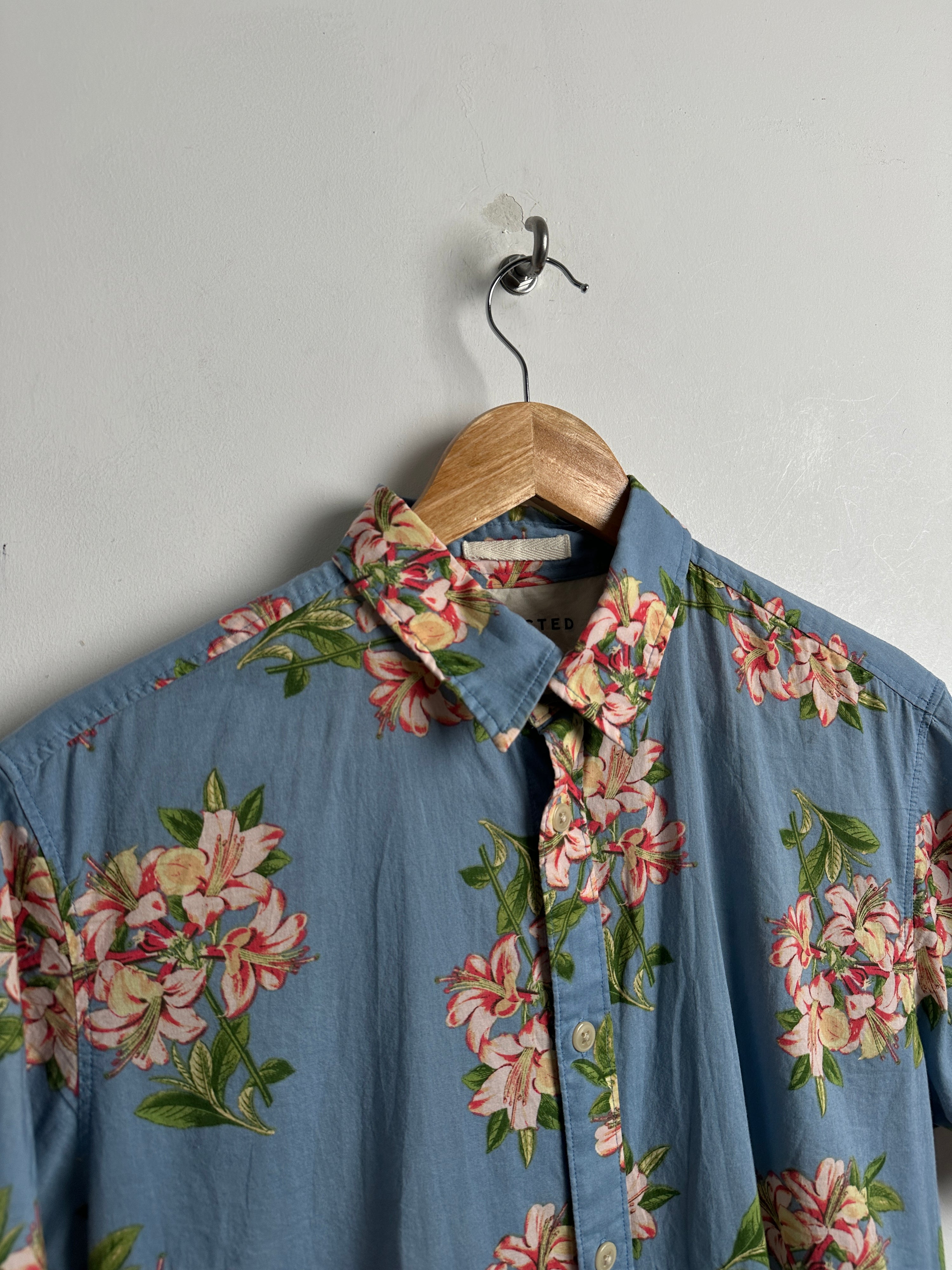 SELECTED HOMME floral short-sleeve shirt in blue