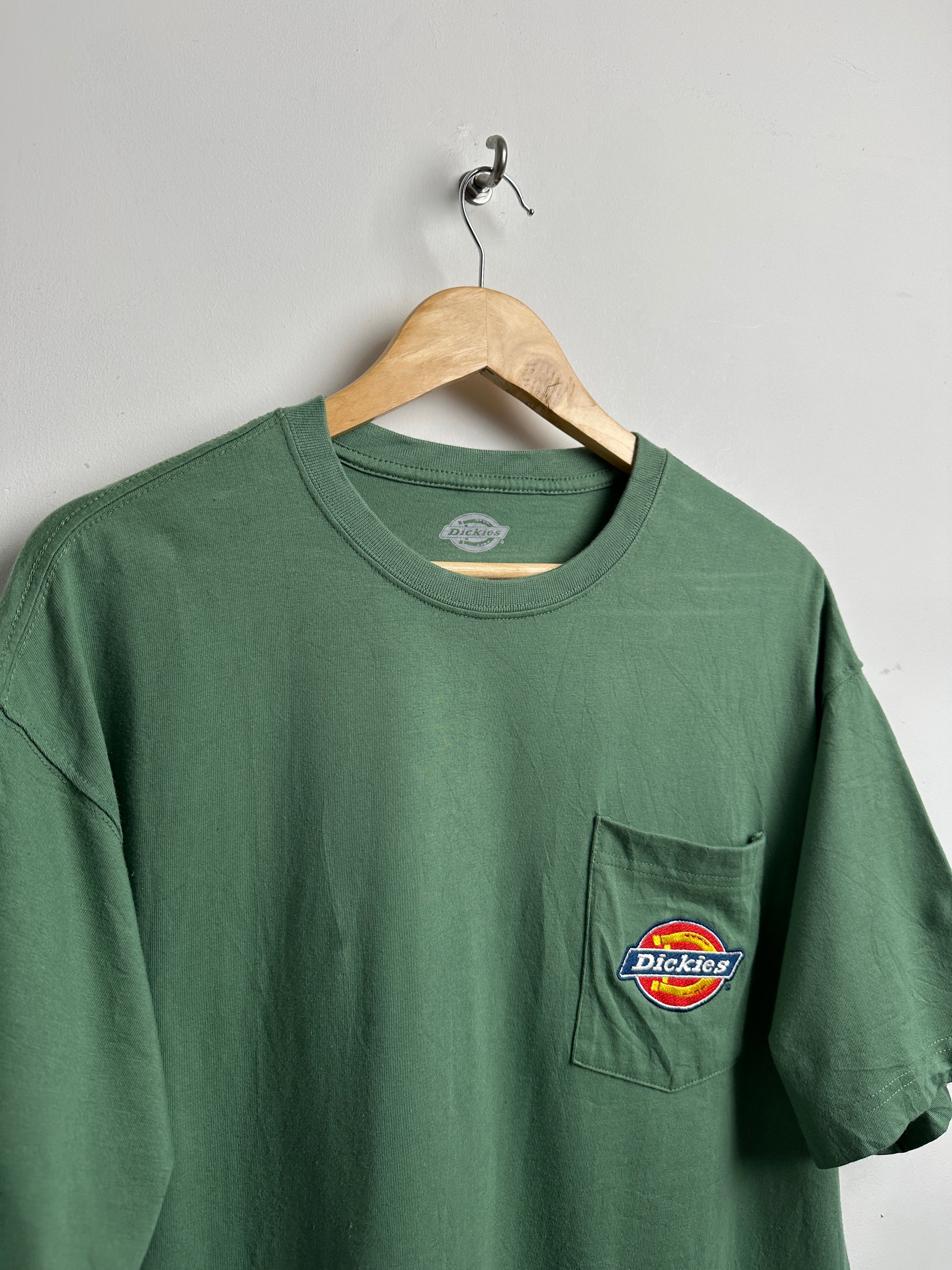 Dickies tee in green