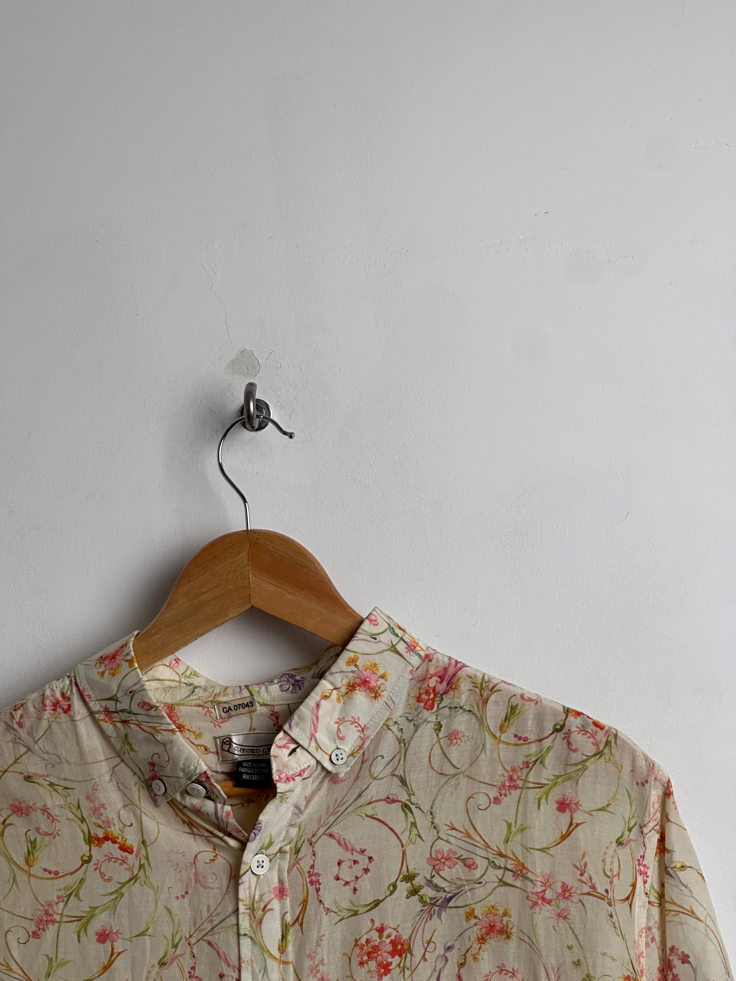 VINTAGE women’s floral short sleeved shirt