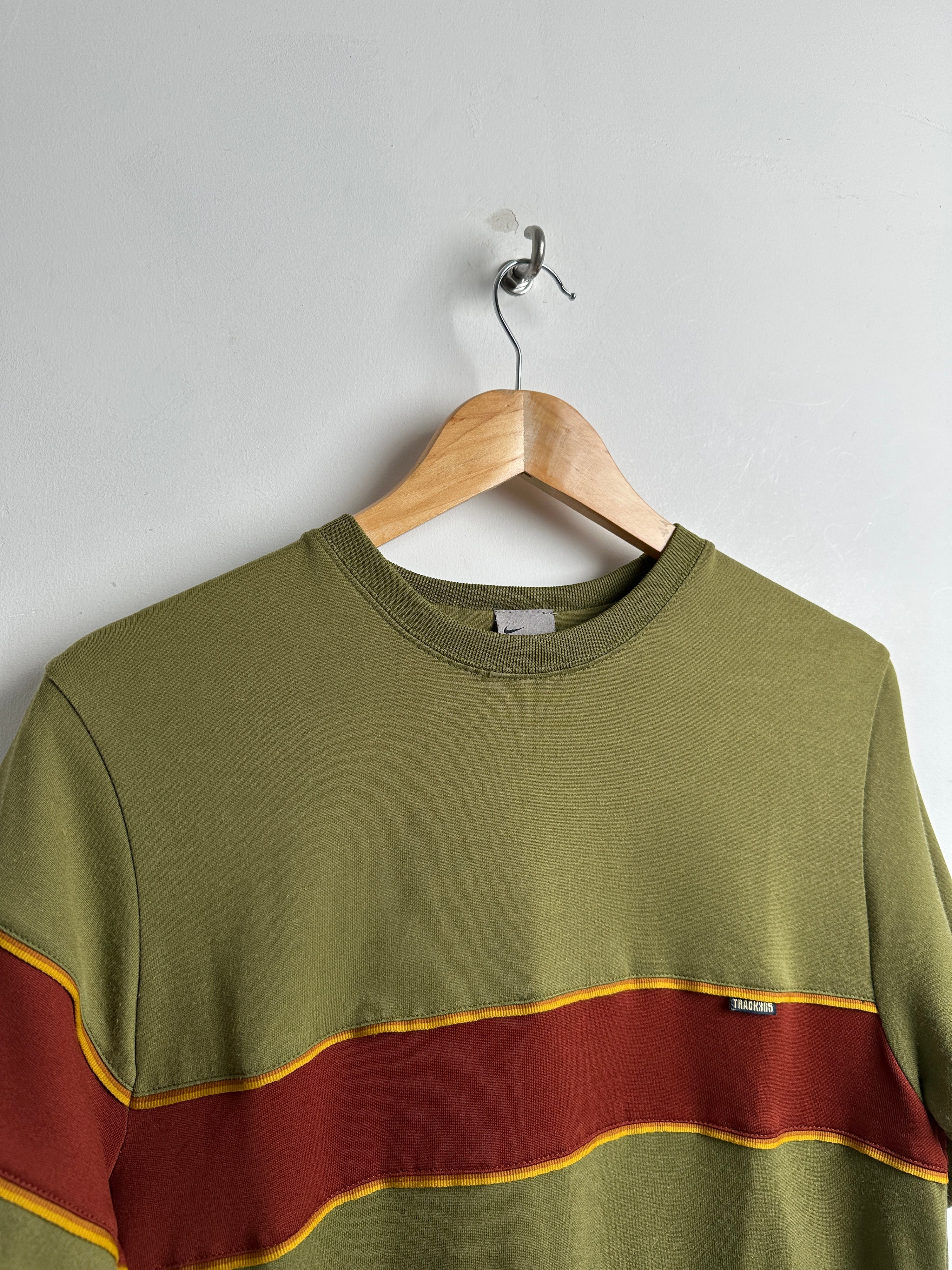 NIKE Track364 tee in green - thrift.mt