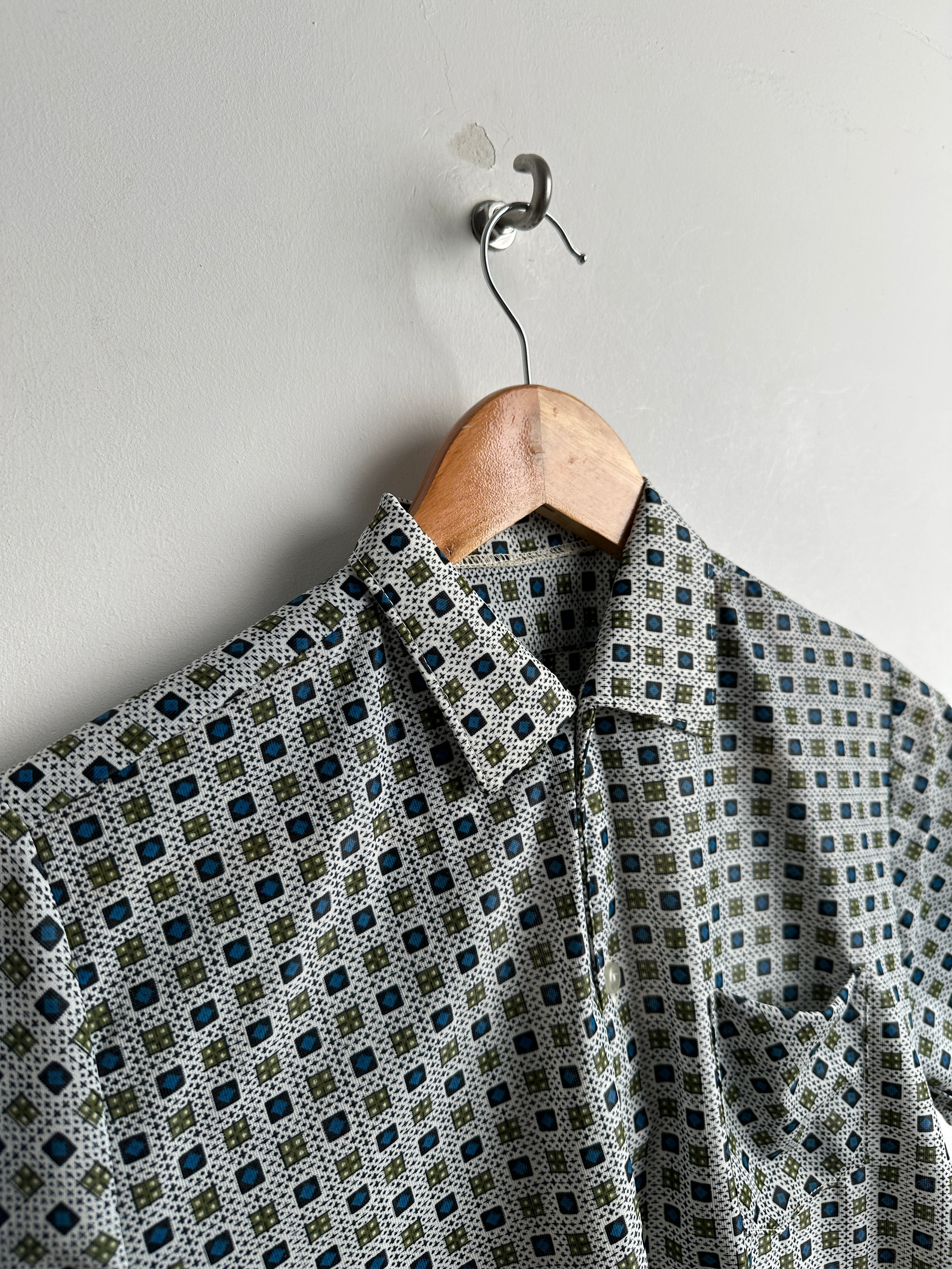 women’s patterned short sleeve shirt