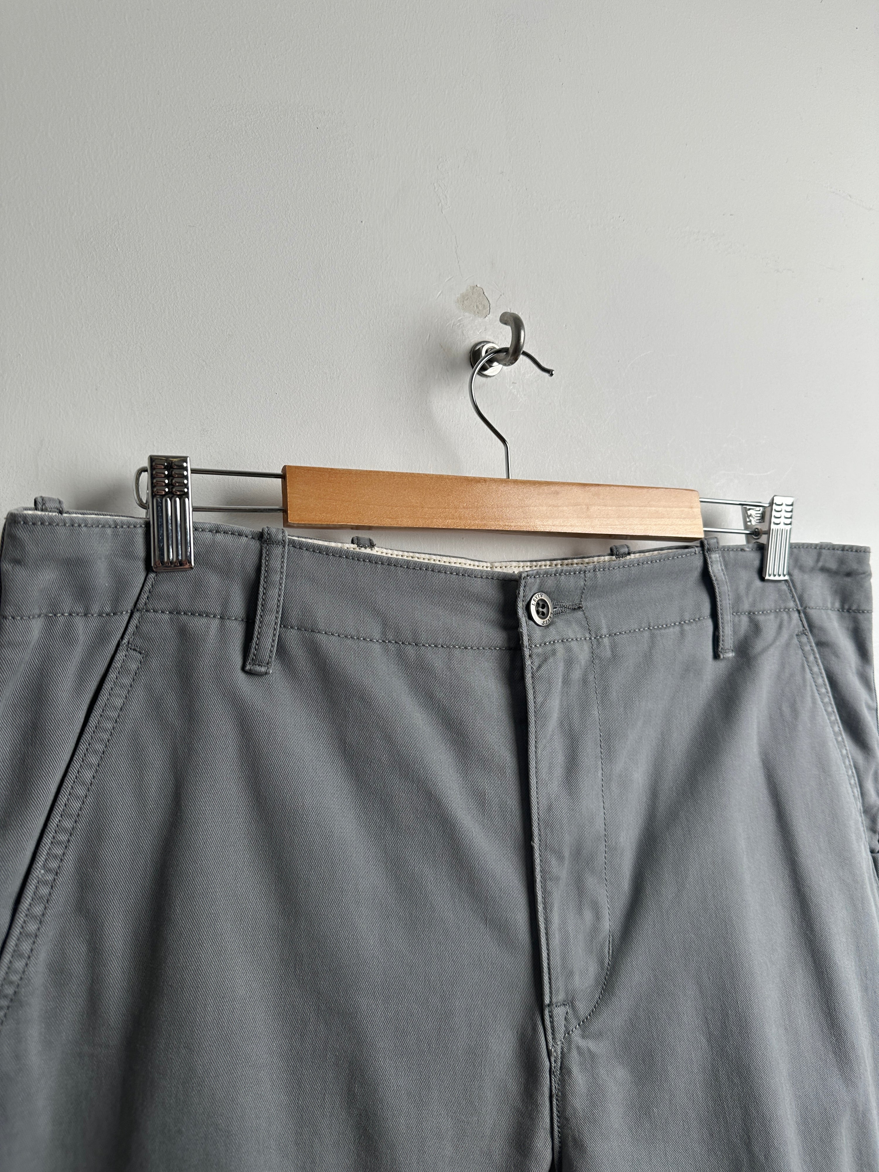 LEVIS jeans in grey