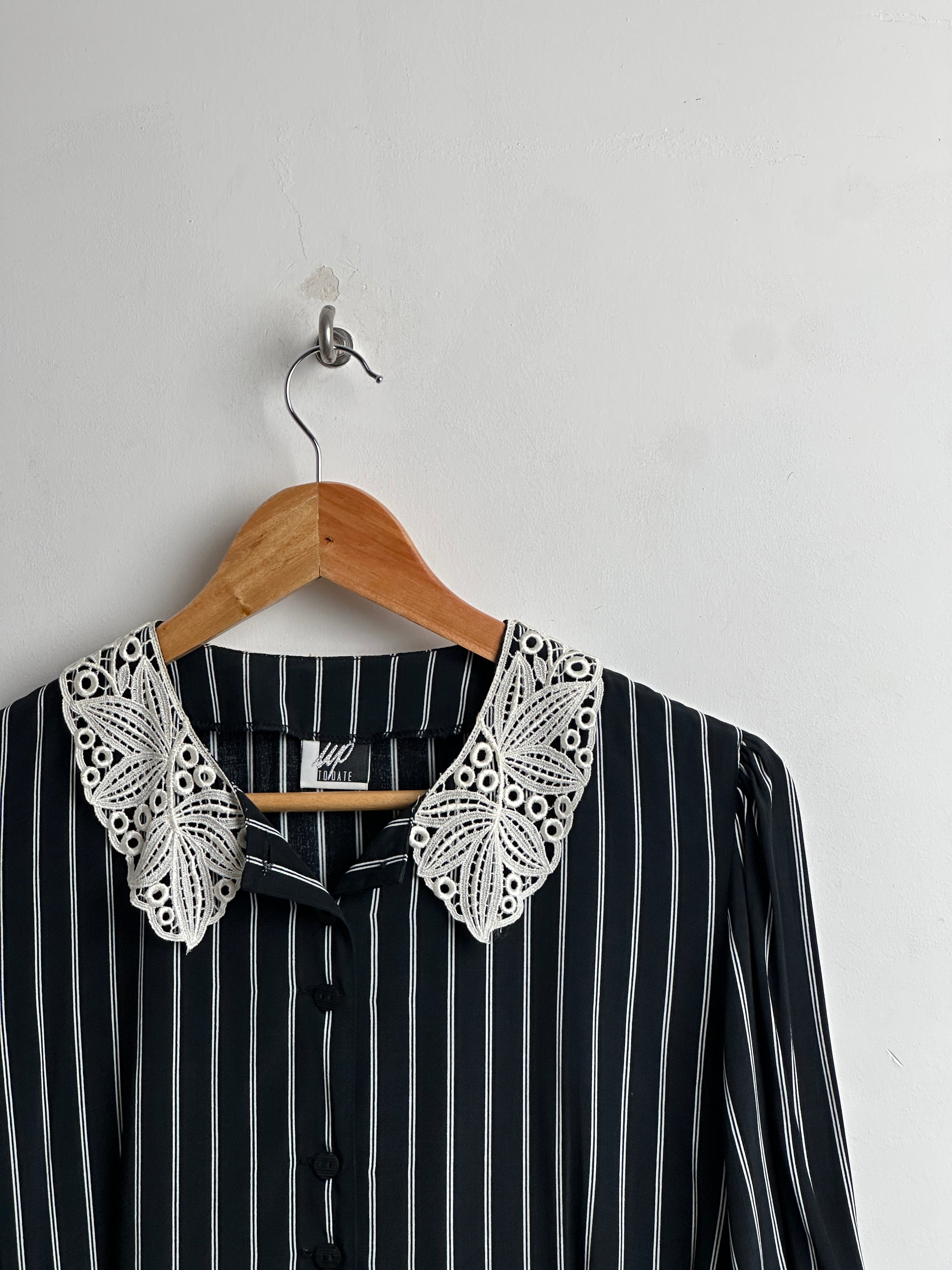 UP TO DATE puff sleeve top