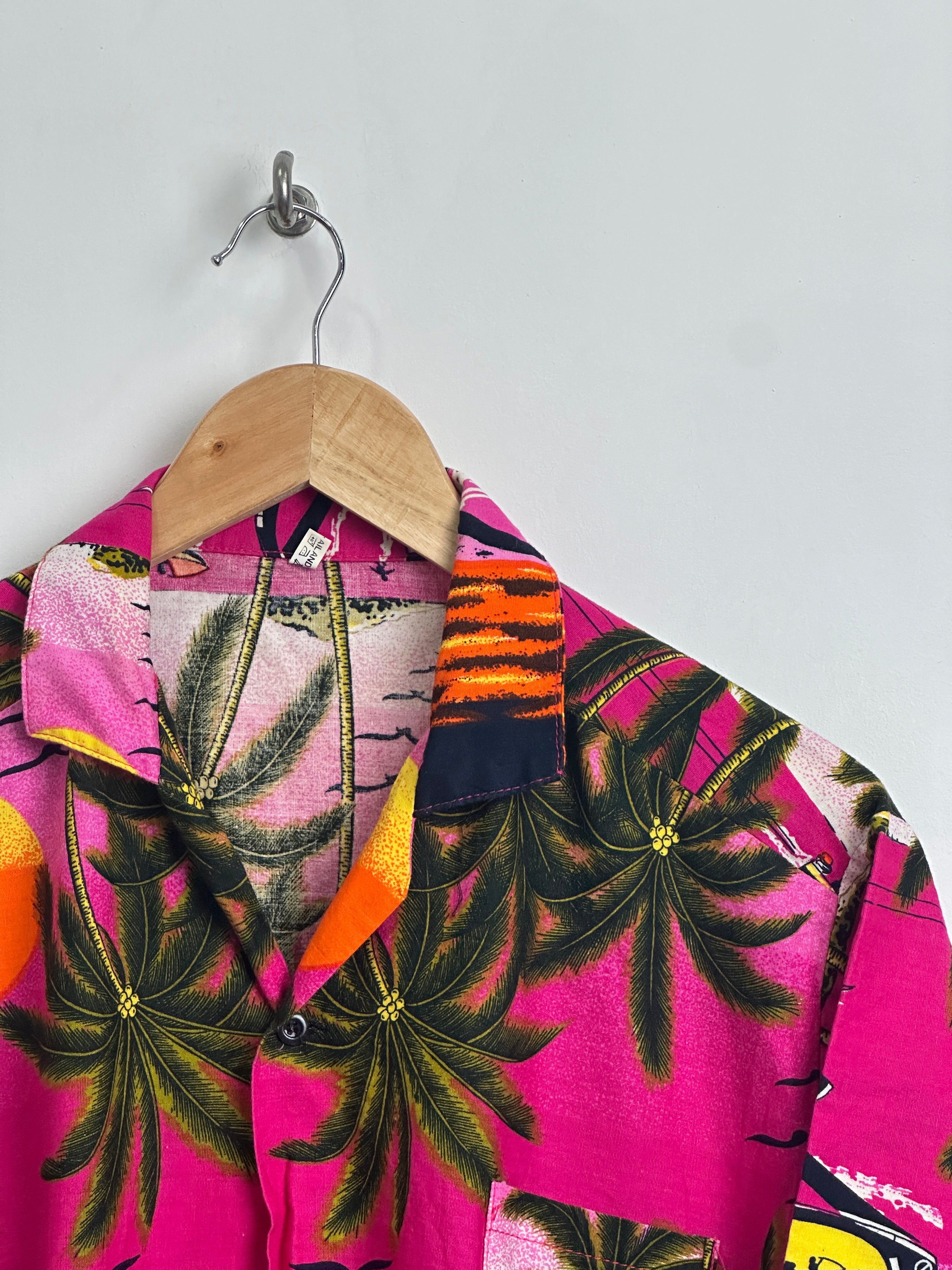 Vintage short sleeve shirt in pink with palm trees