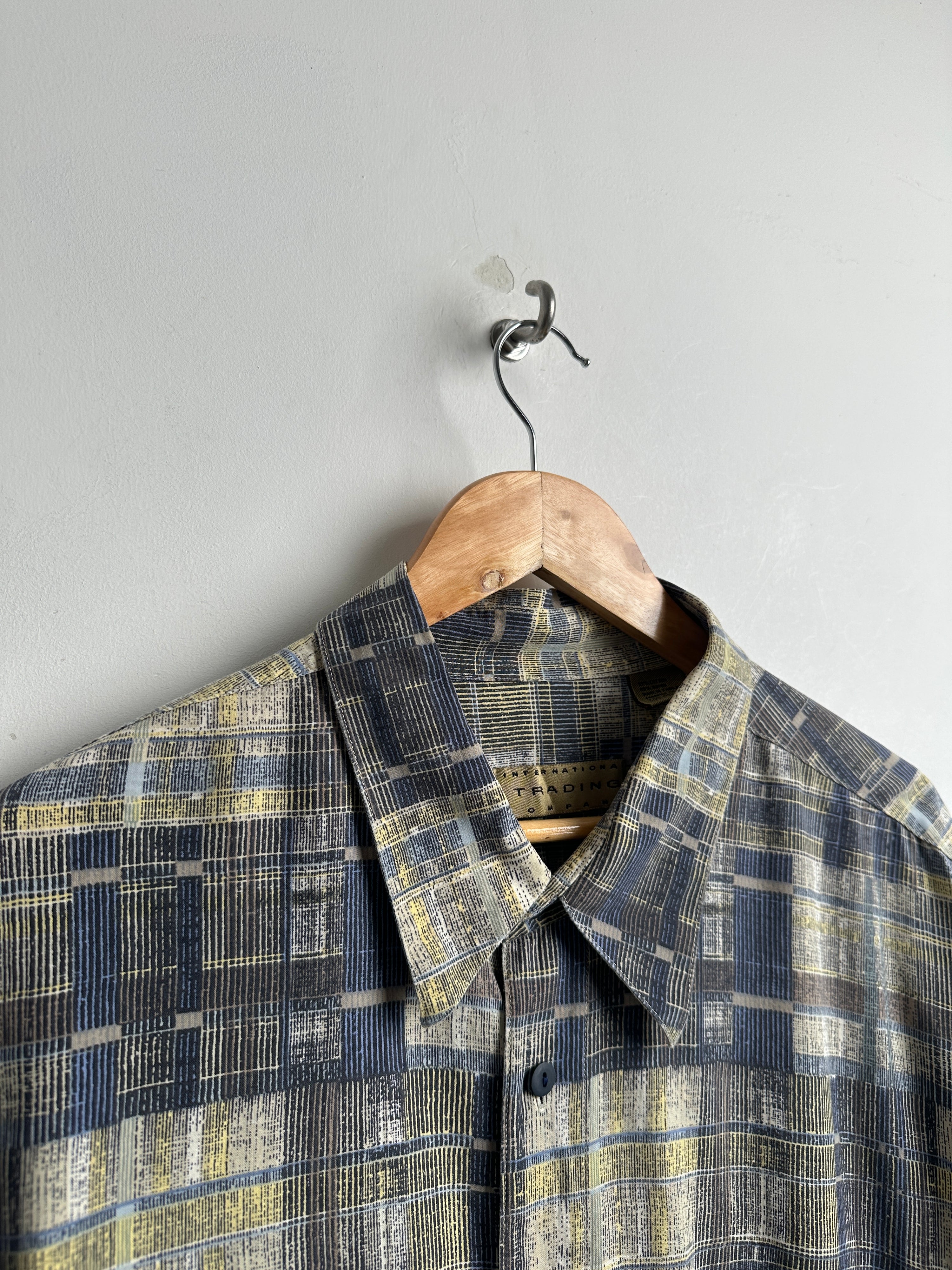 TRADING patterned short sleeve shirt