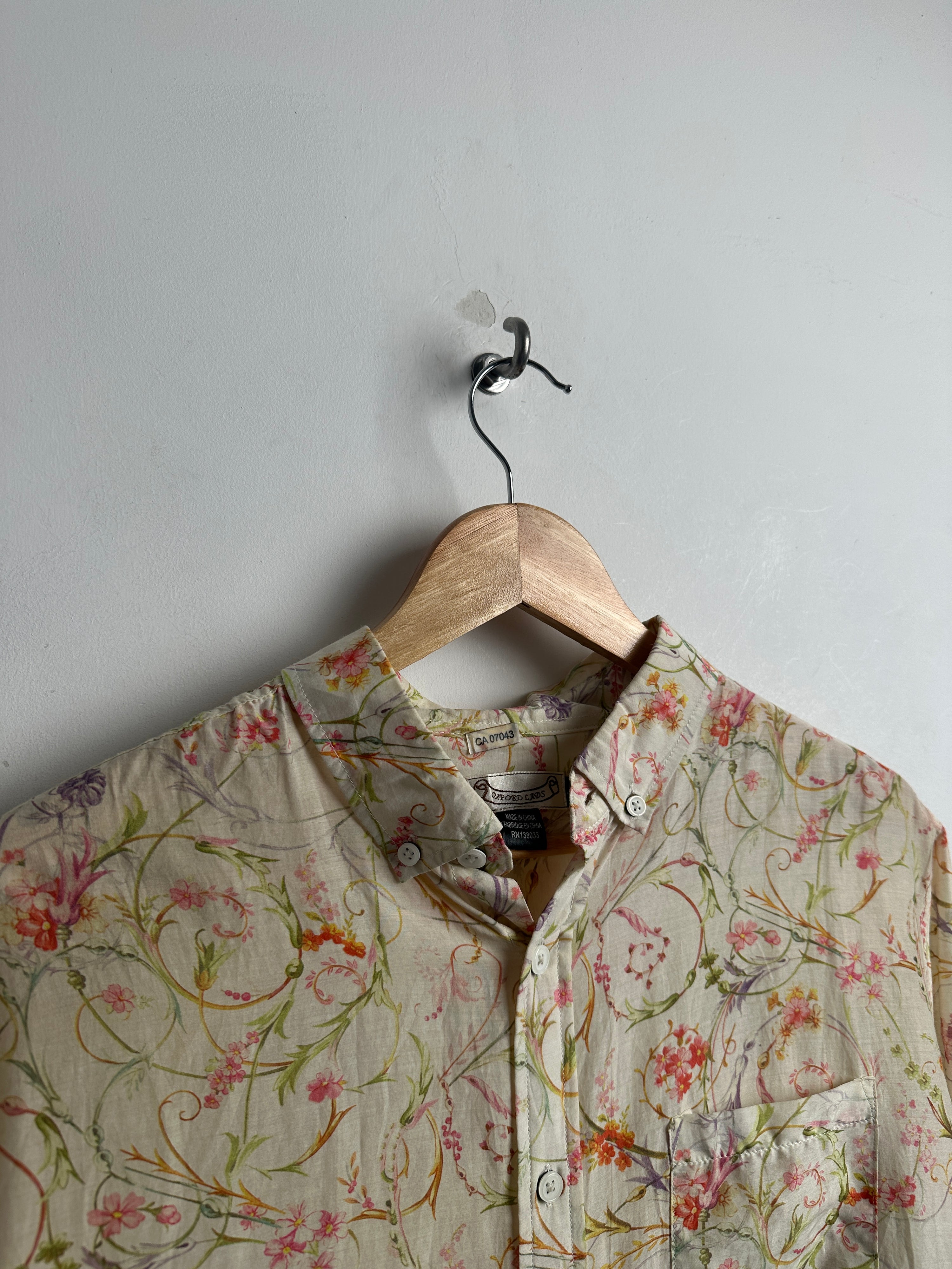 VINTAGE women’s floral short sleeved shirt