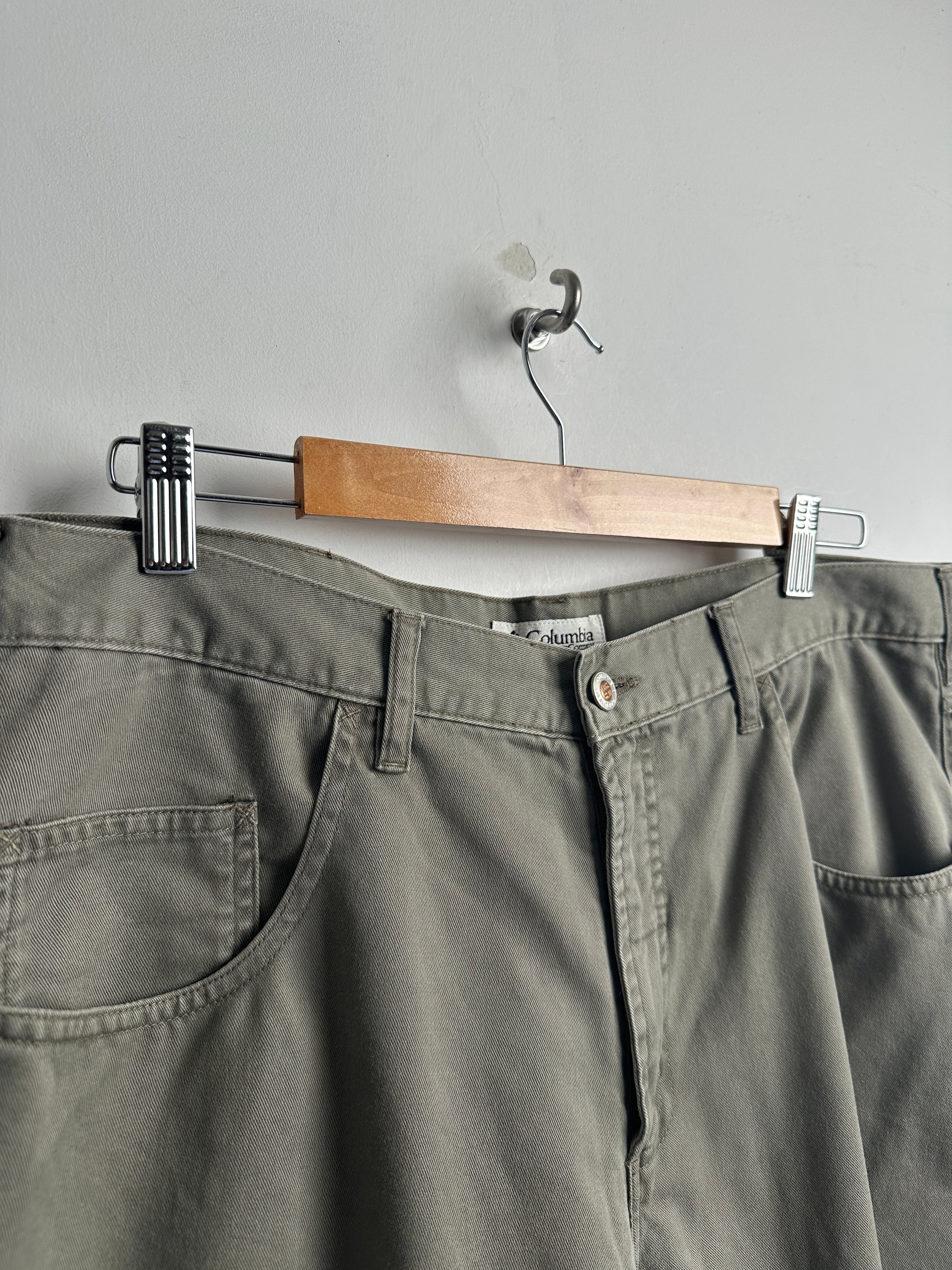 COLUMBIA jorts in green