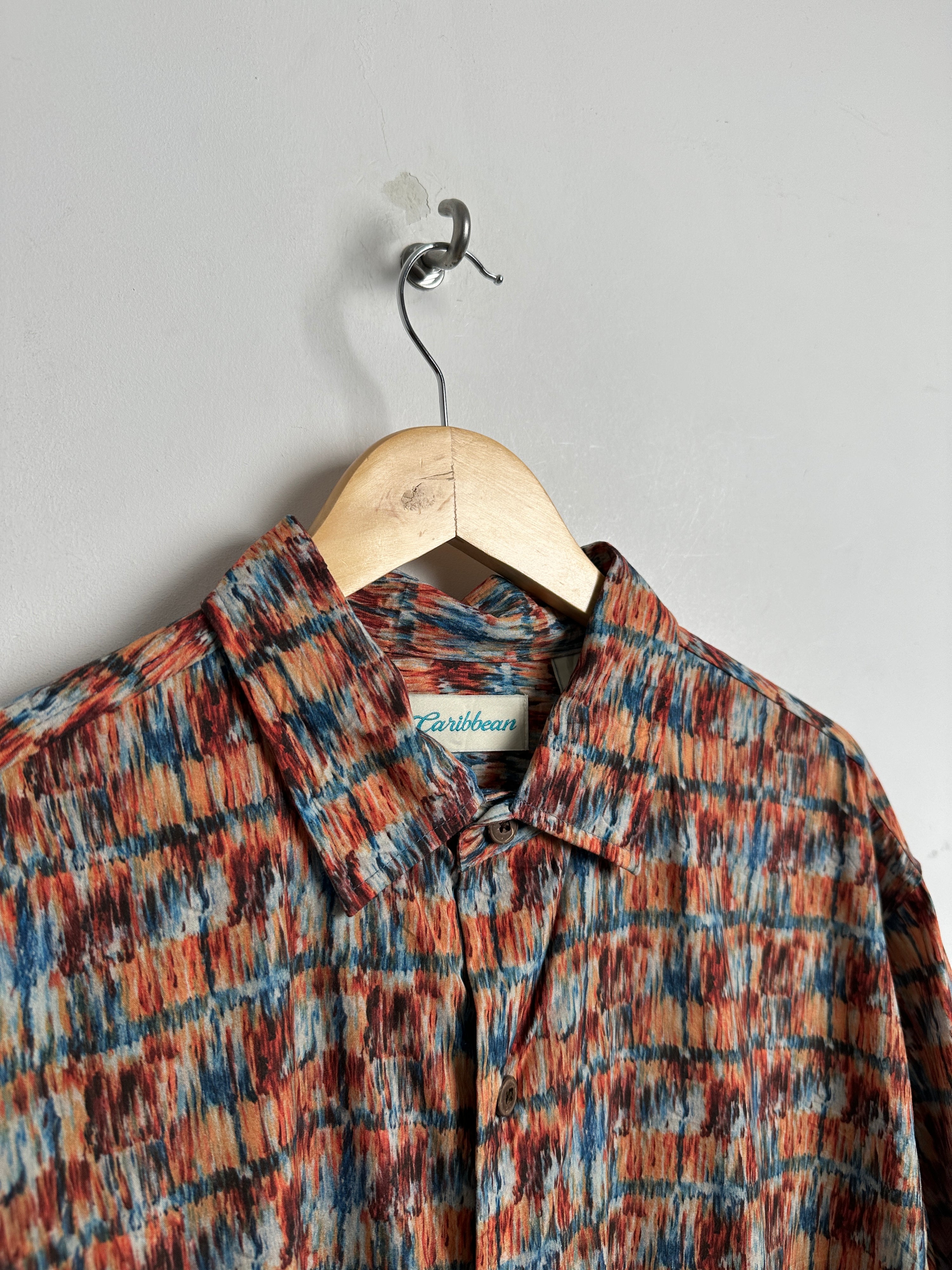 Caribbean cropped short-sleeve shirt in colorful pattern