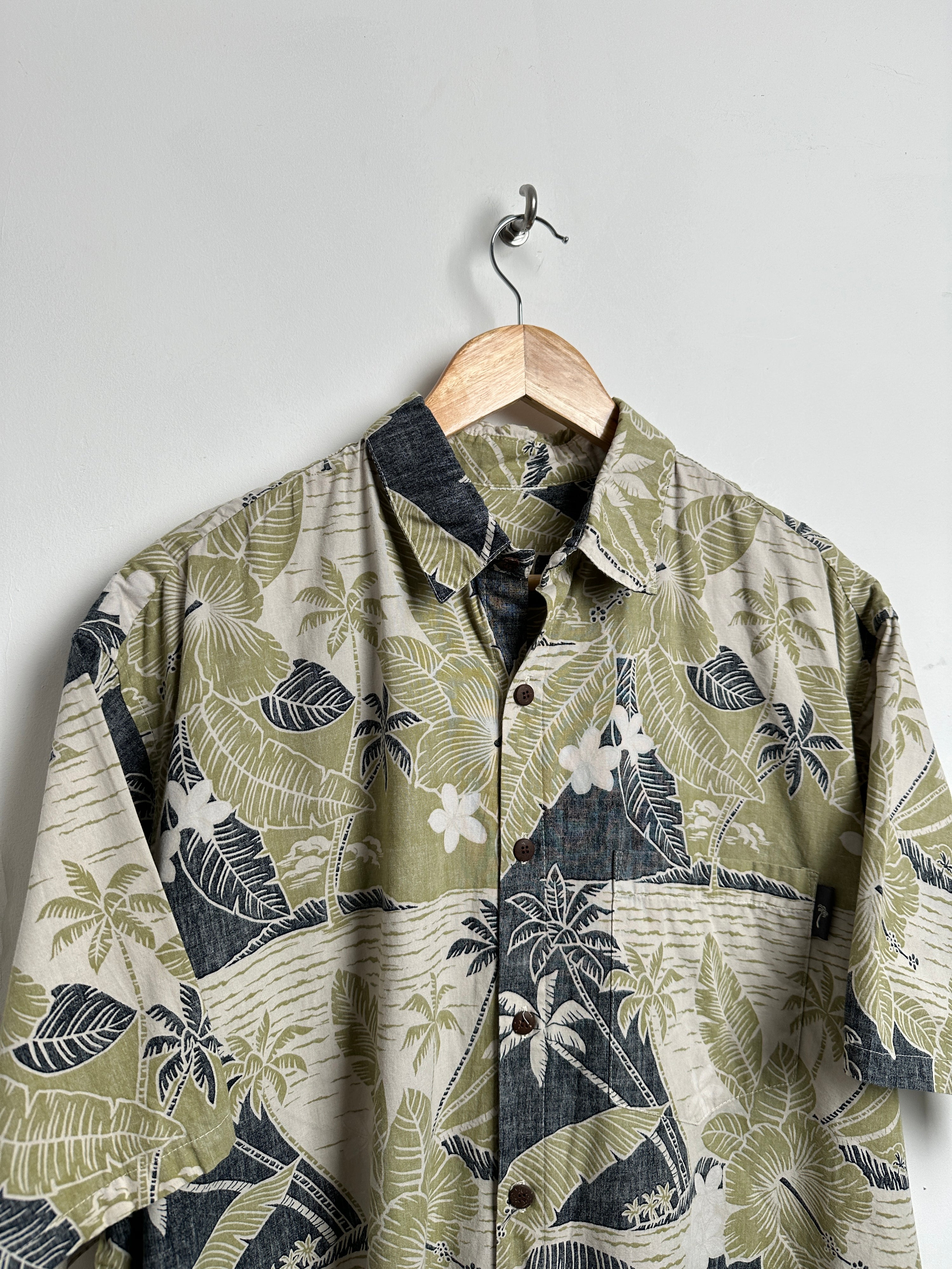 Vintage Hawaiian shirt in green and blue - thrift.mt