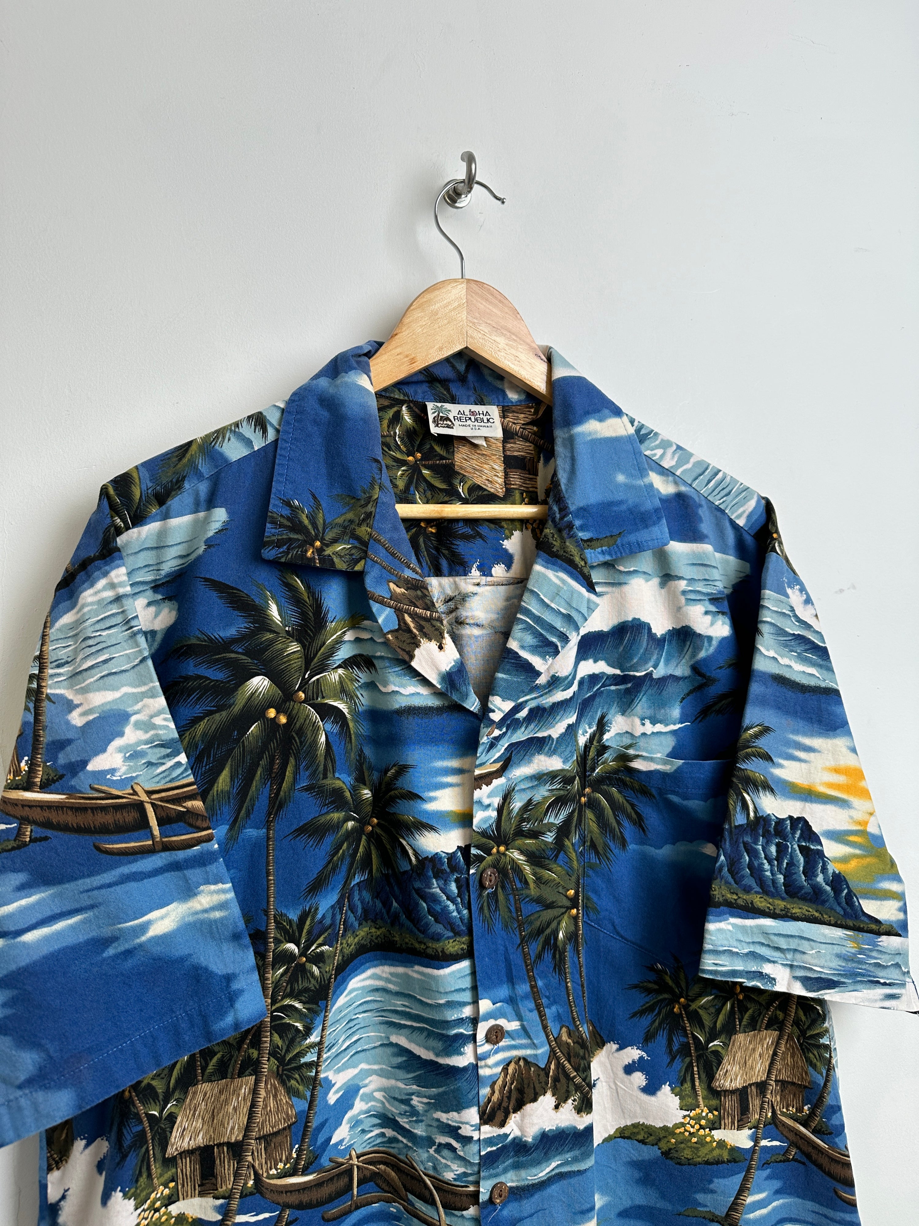 ALOHA REPUBLIC vintage shirt in blue with trees n’ waves