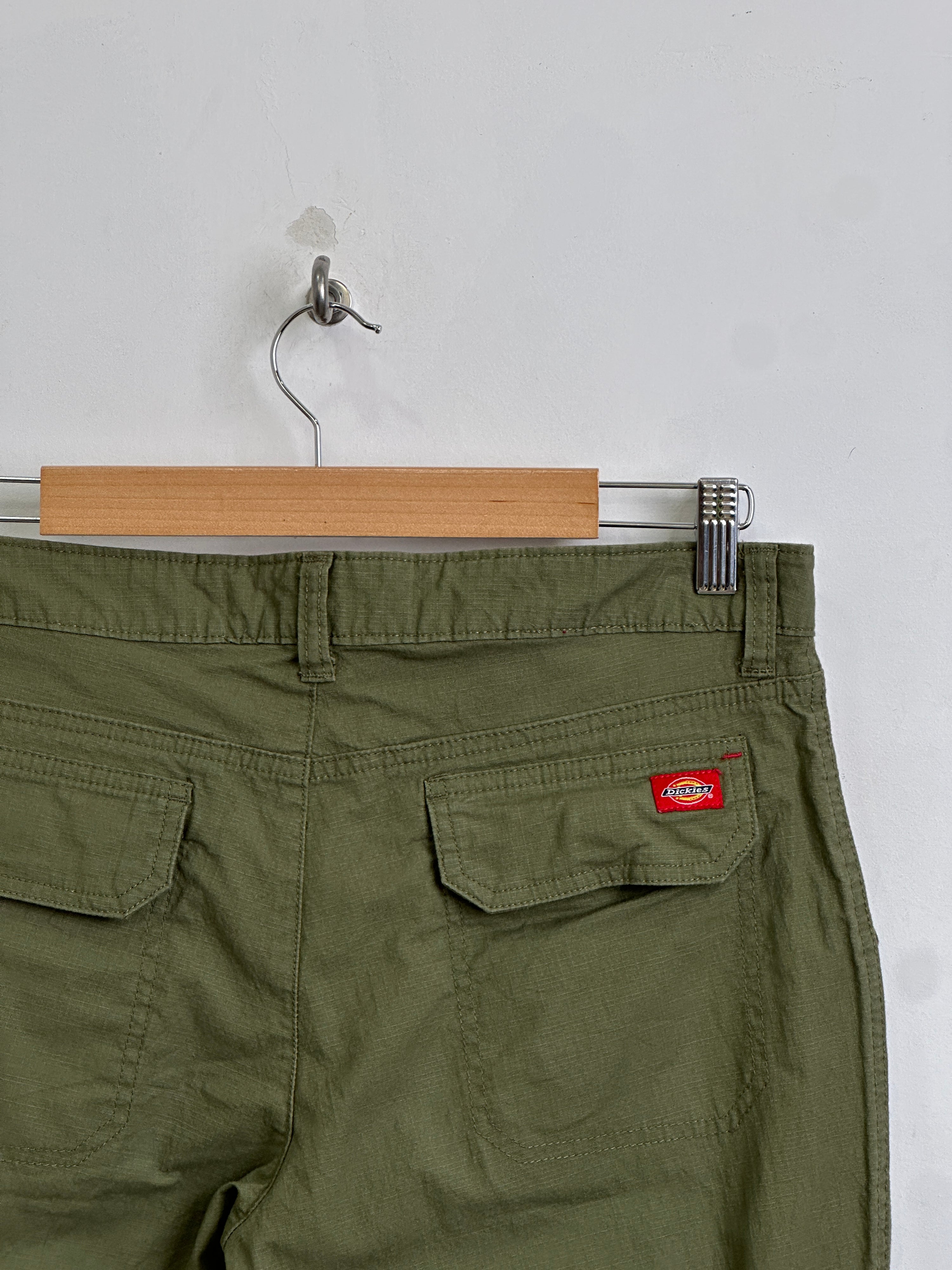 DICKIES cargo jorts in green