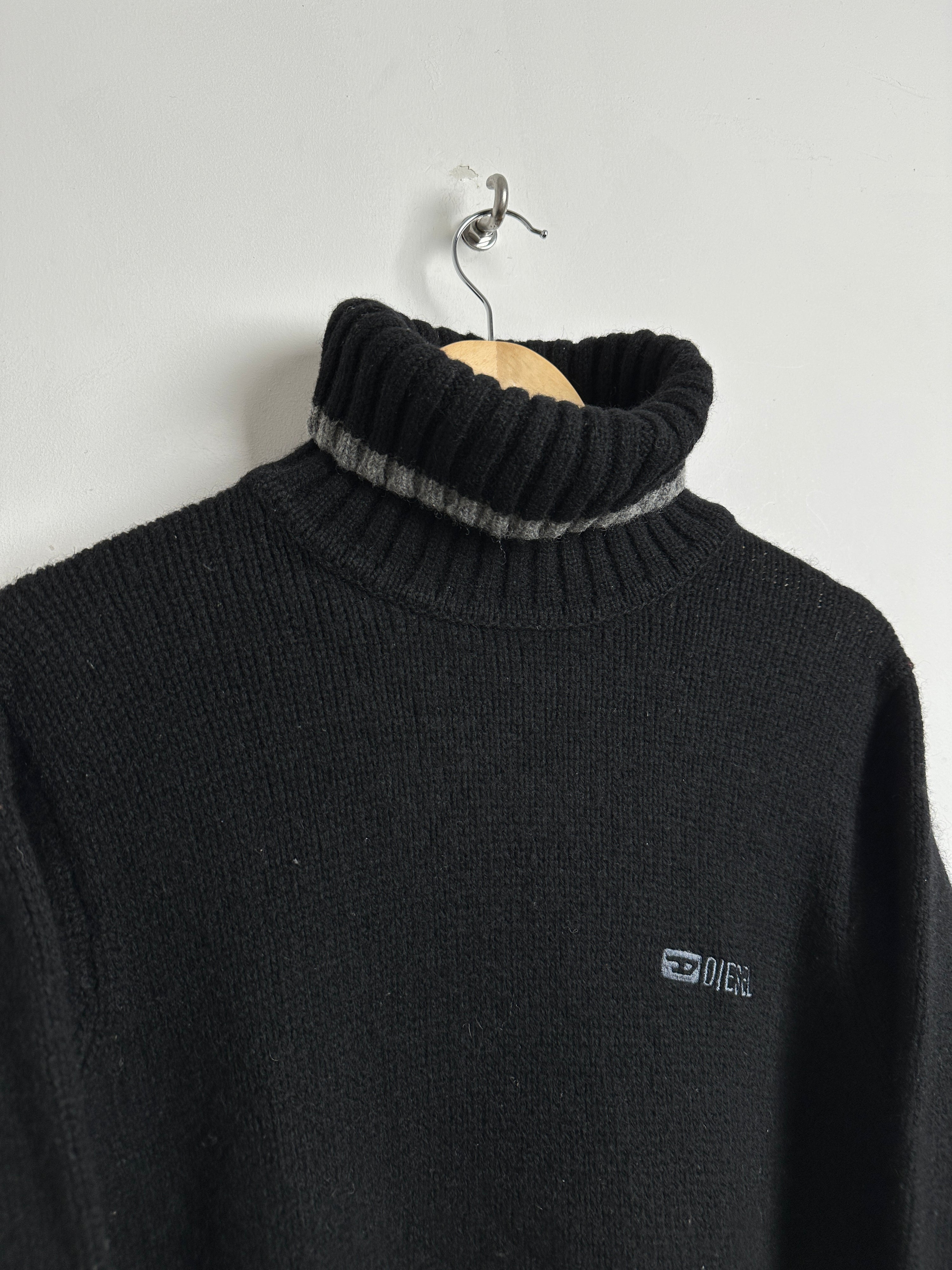 DIESEL heavy-knit turtle neck in black