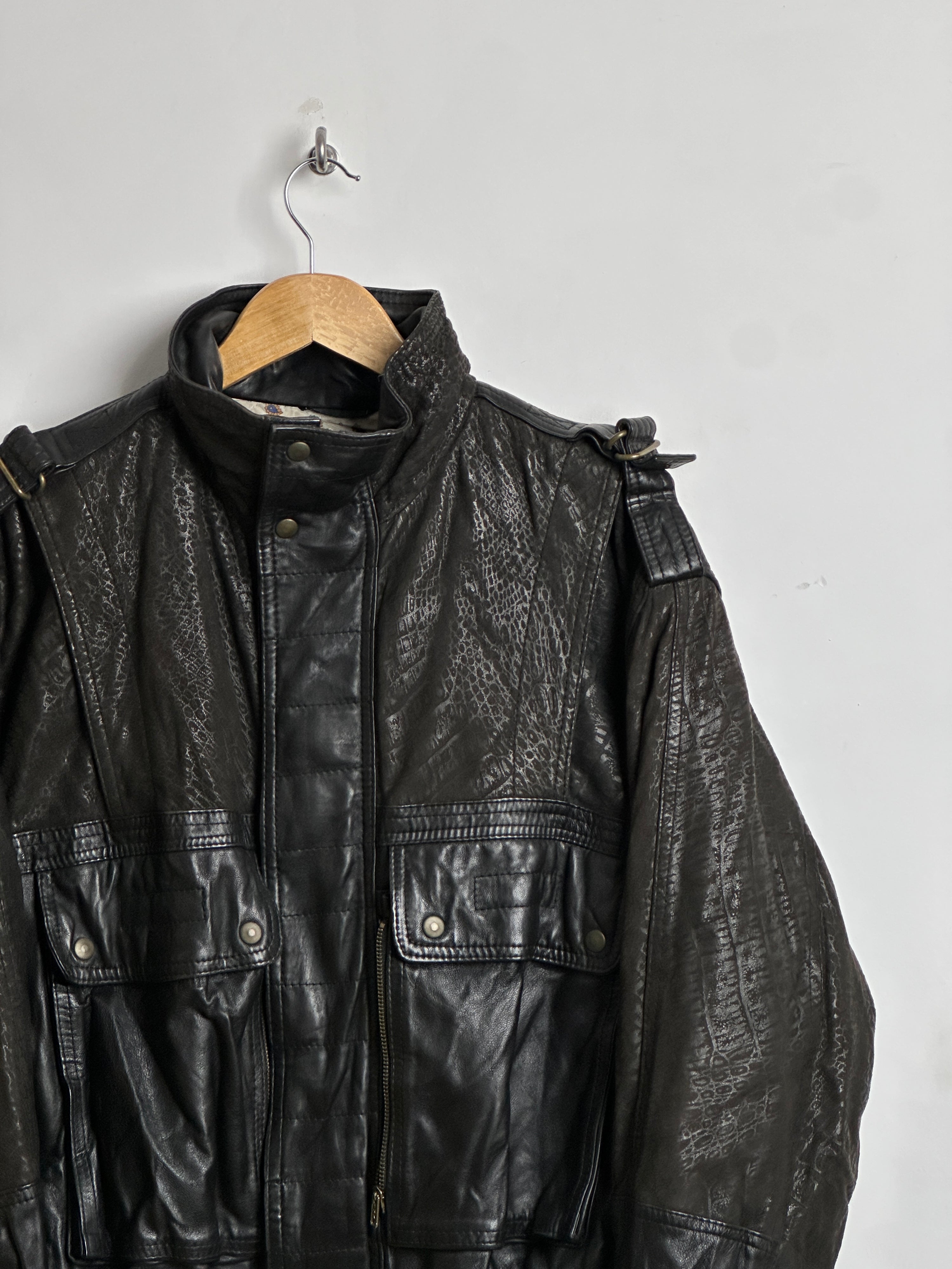 Vintage leather jacket with padding