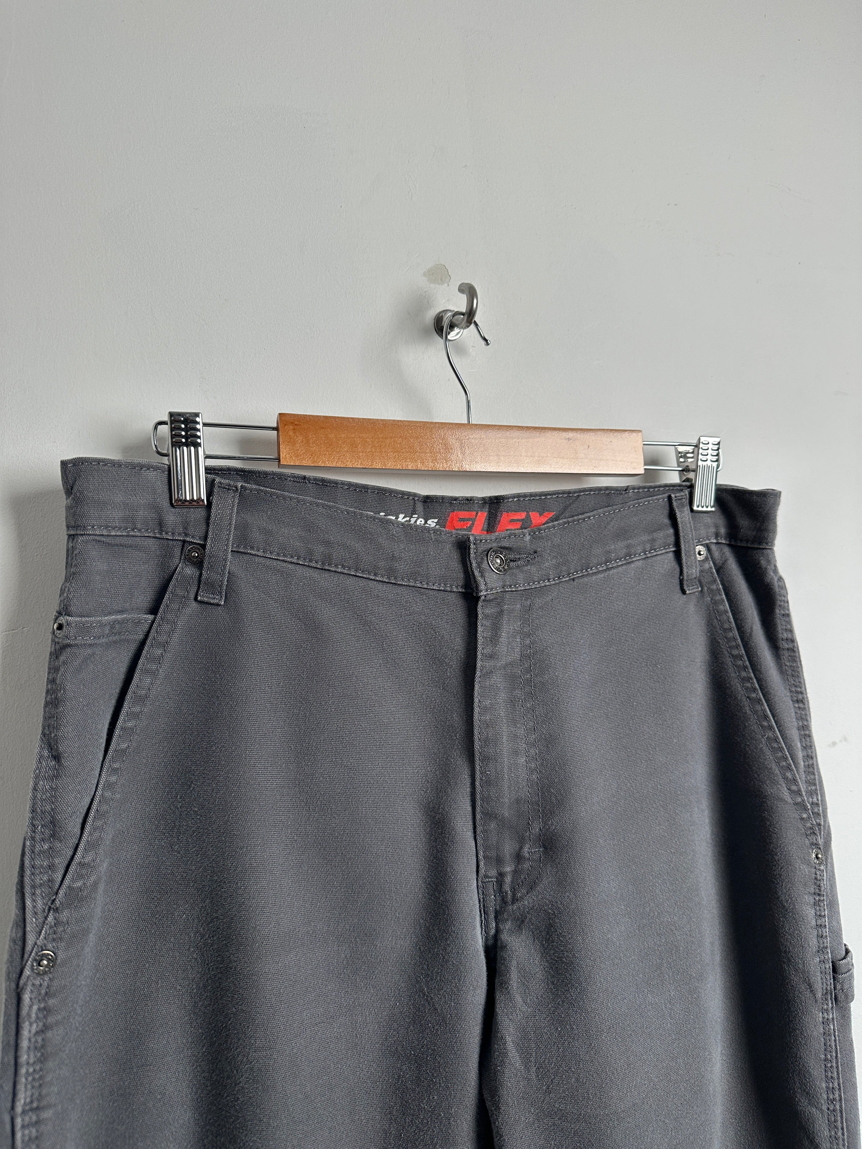 DICKIES FLEX PANTS IN GREY - thrift.mt