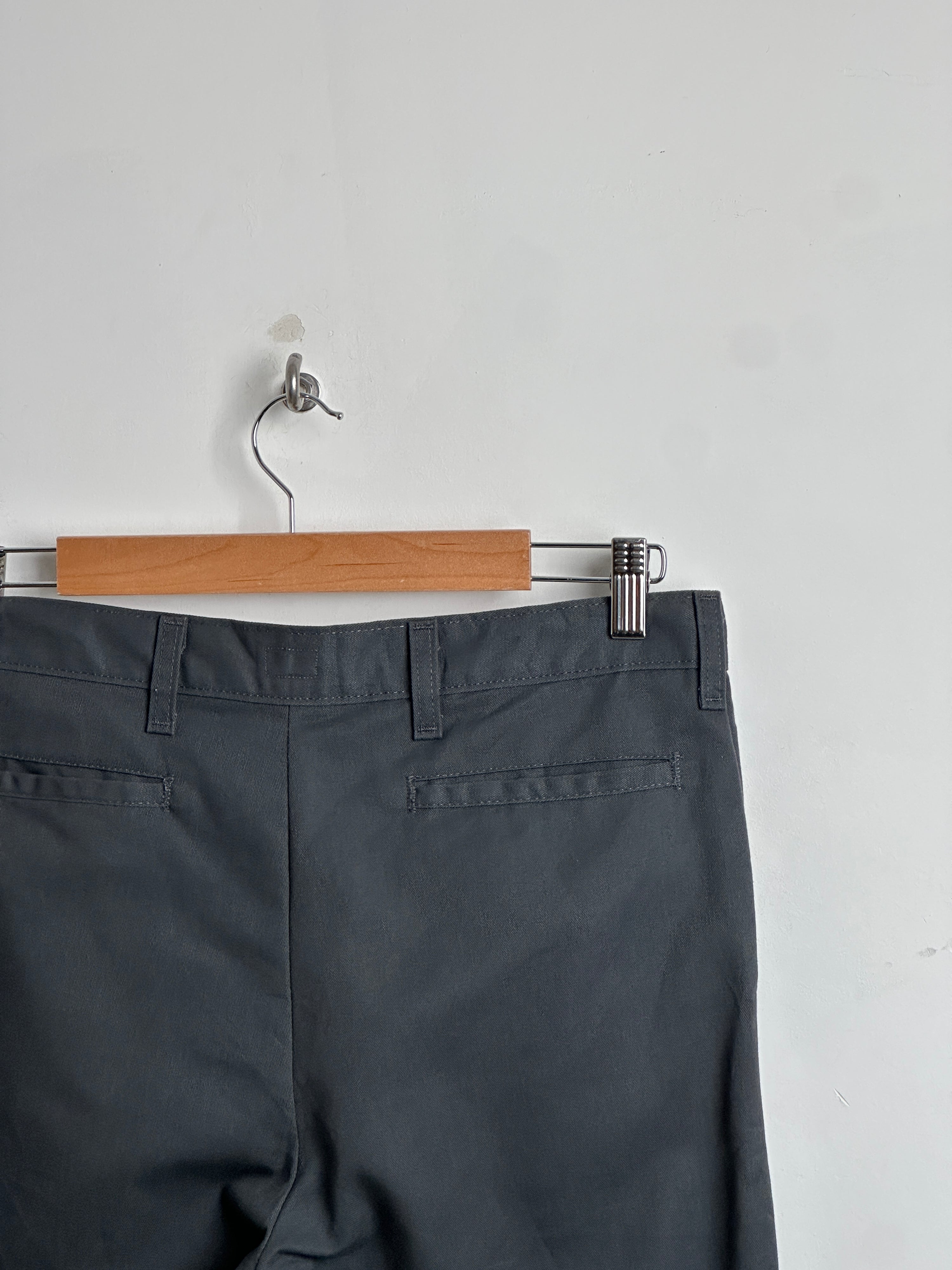 DICKIES PANTS IN GREY