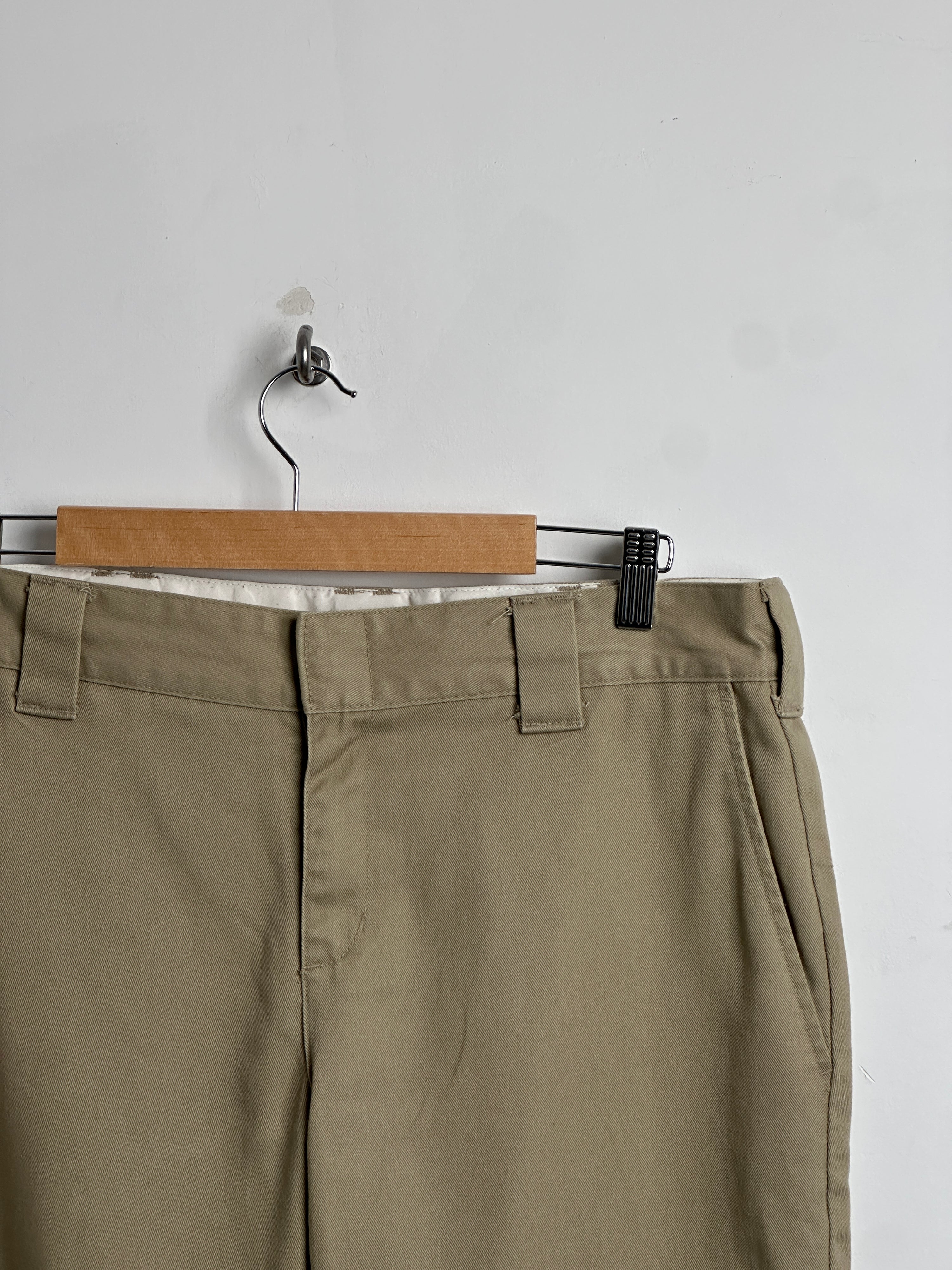 DICKIES PANTS IN LIGHT BROWN