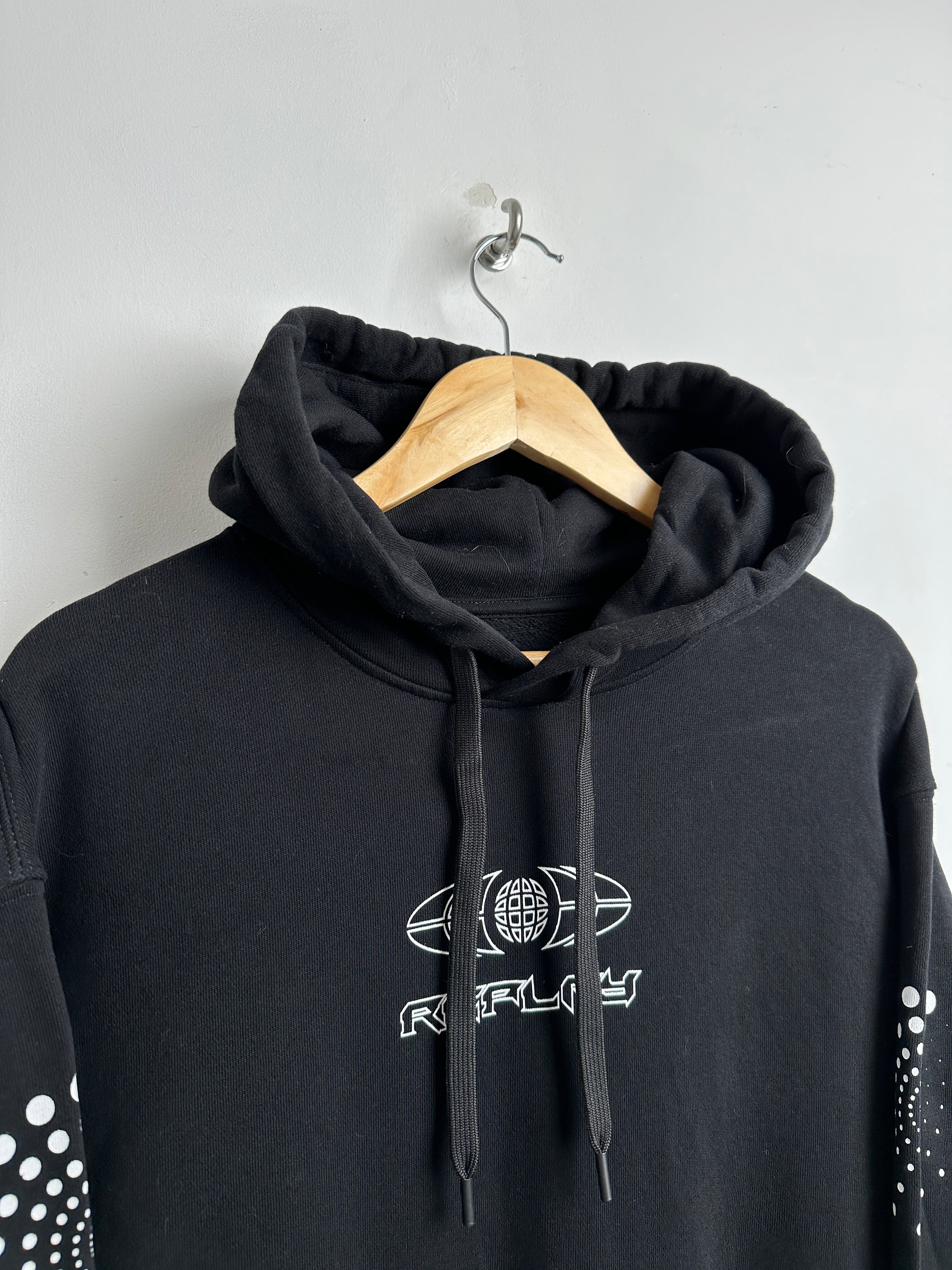 REPLAY HOODIE IN BLACK - thrift.mt