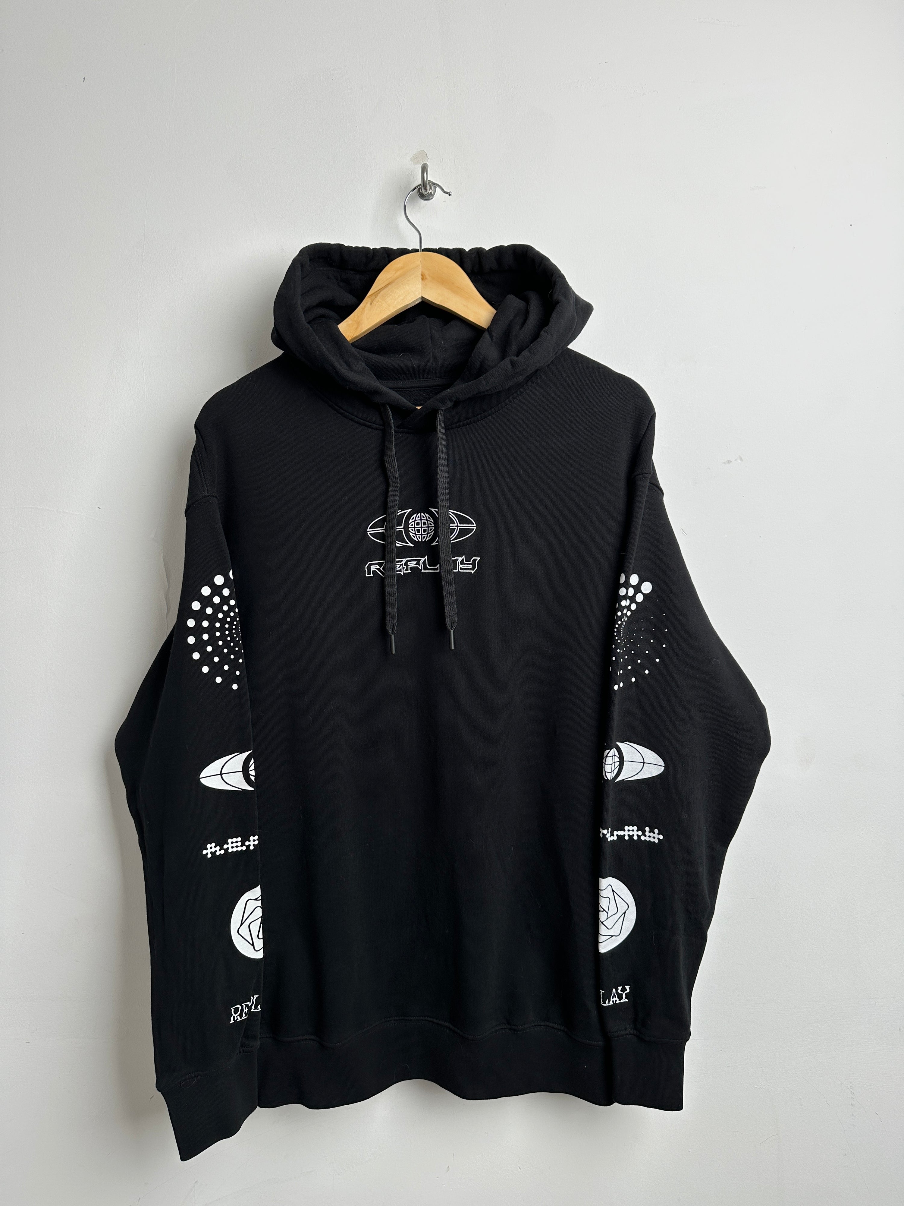 REPLAY HOODIE IN BLACK - thrift.mt