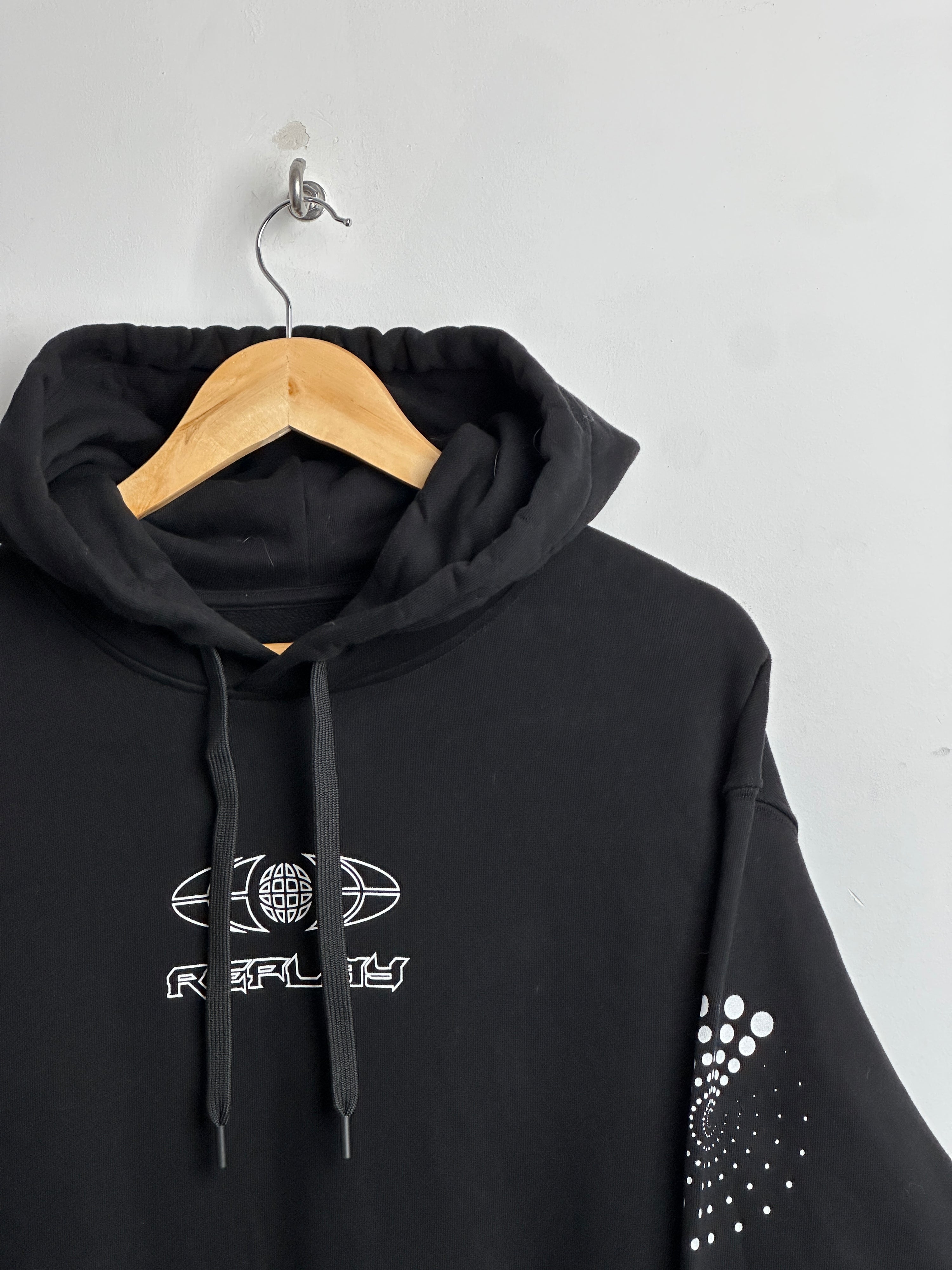 REPLAY HOODIE IN BLACK