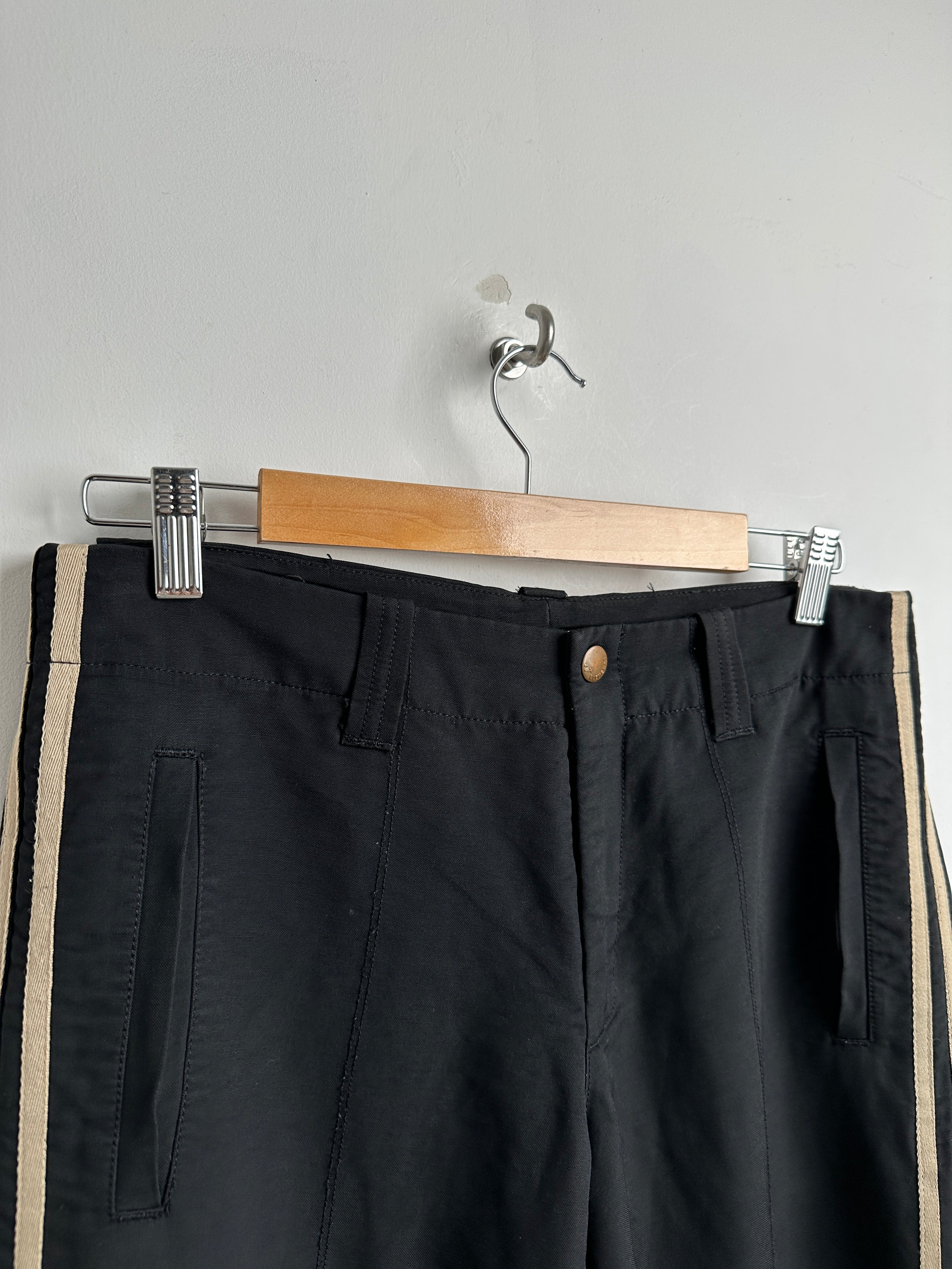 ZU+ELEMENTS pants in black - thrift.mt