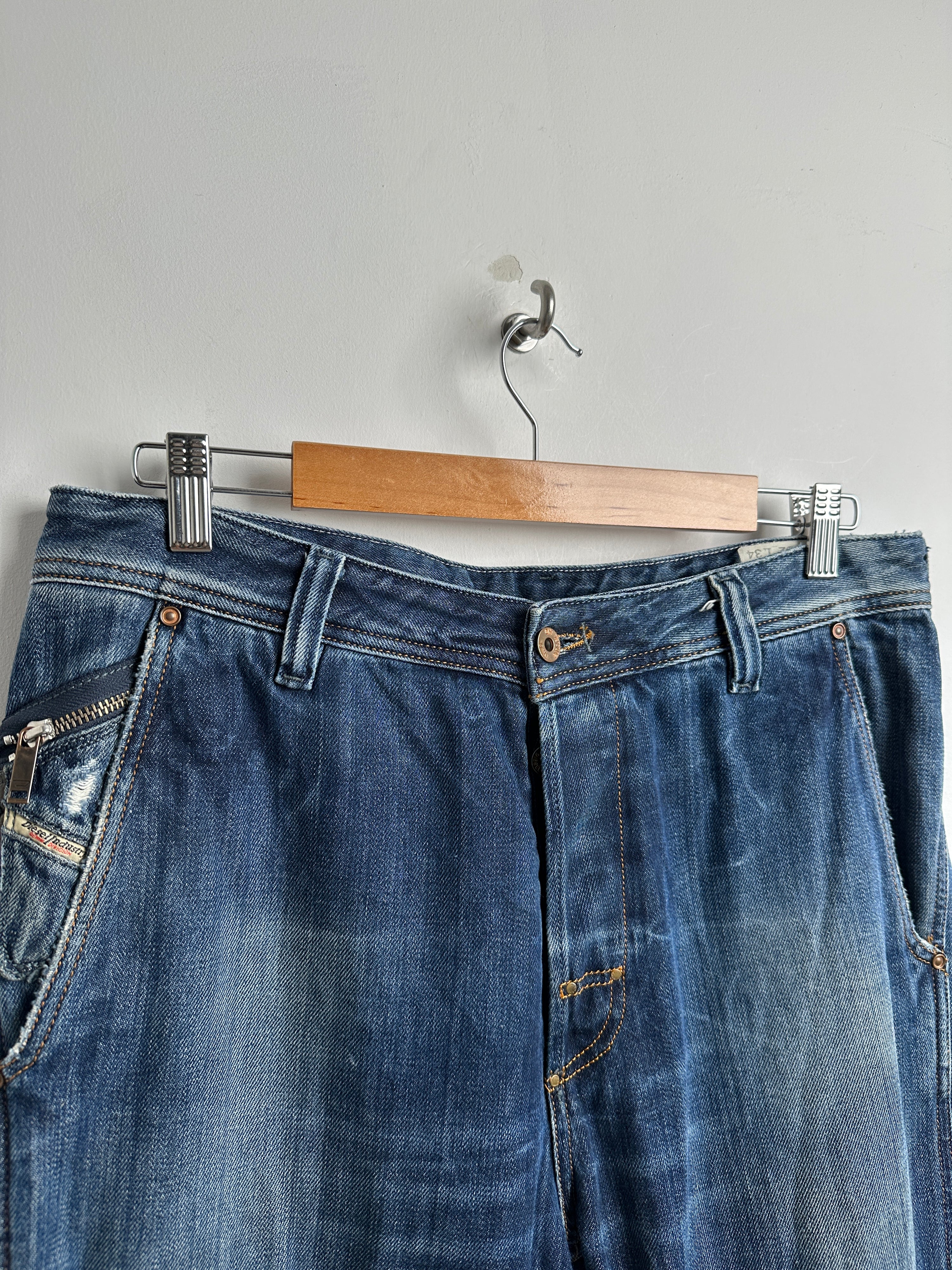 DIESEL jeans in blue - thrift.mt