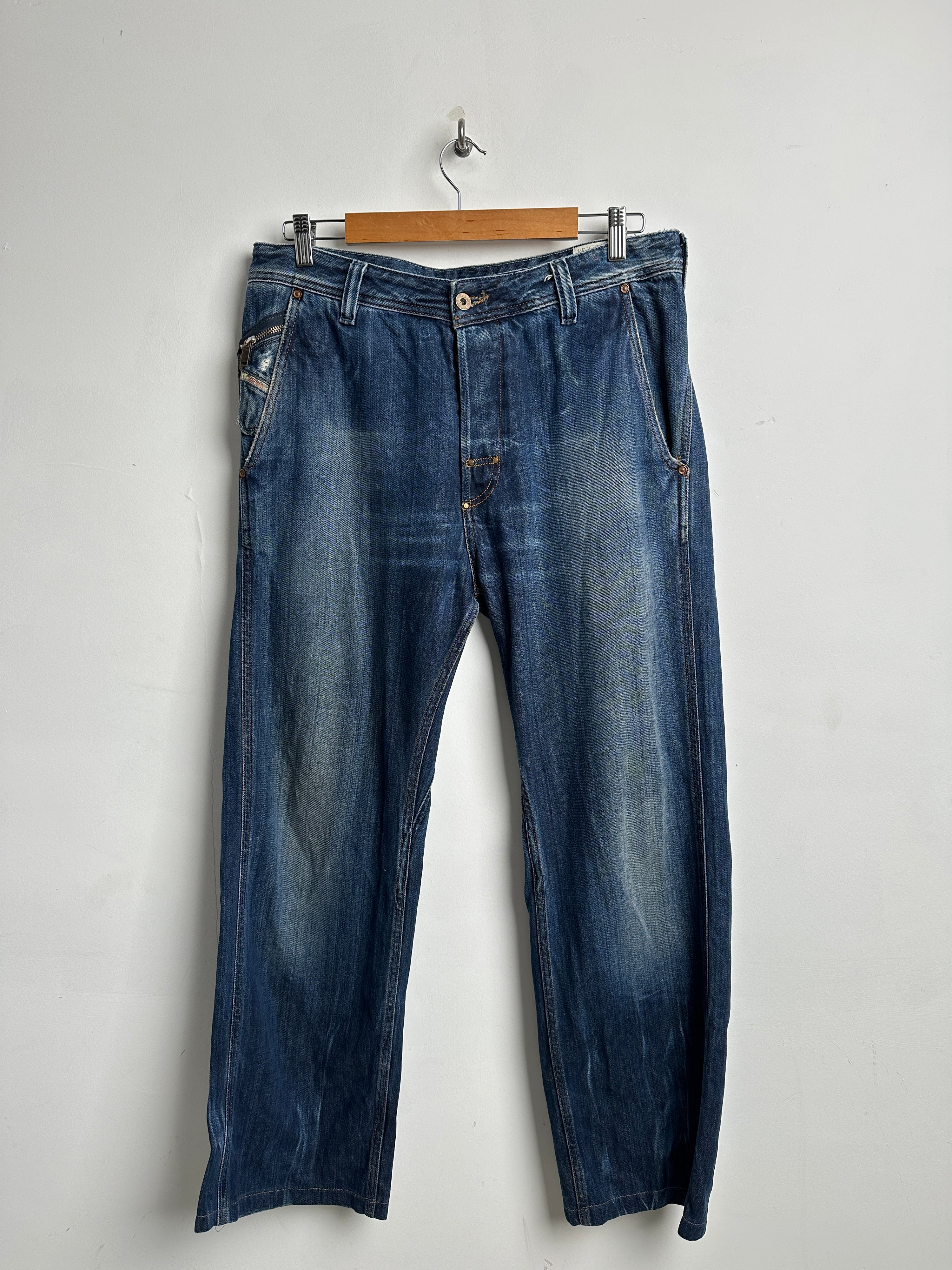 DIESEL jeans in blue - thrift.mt