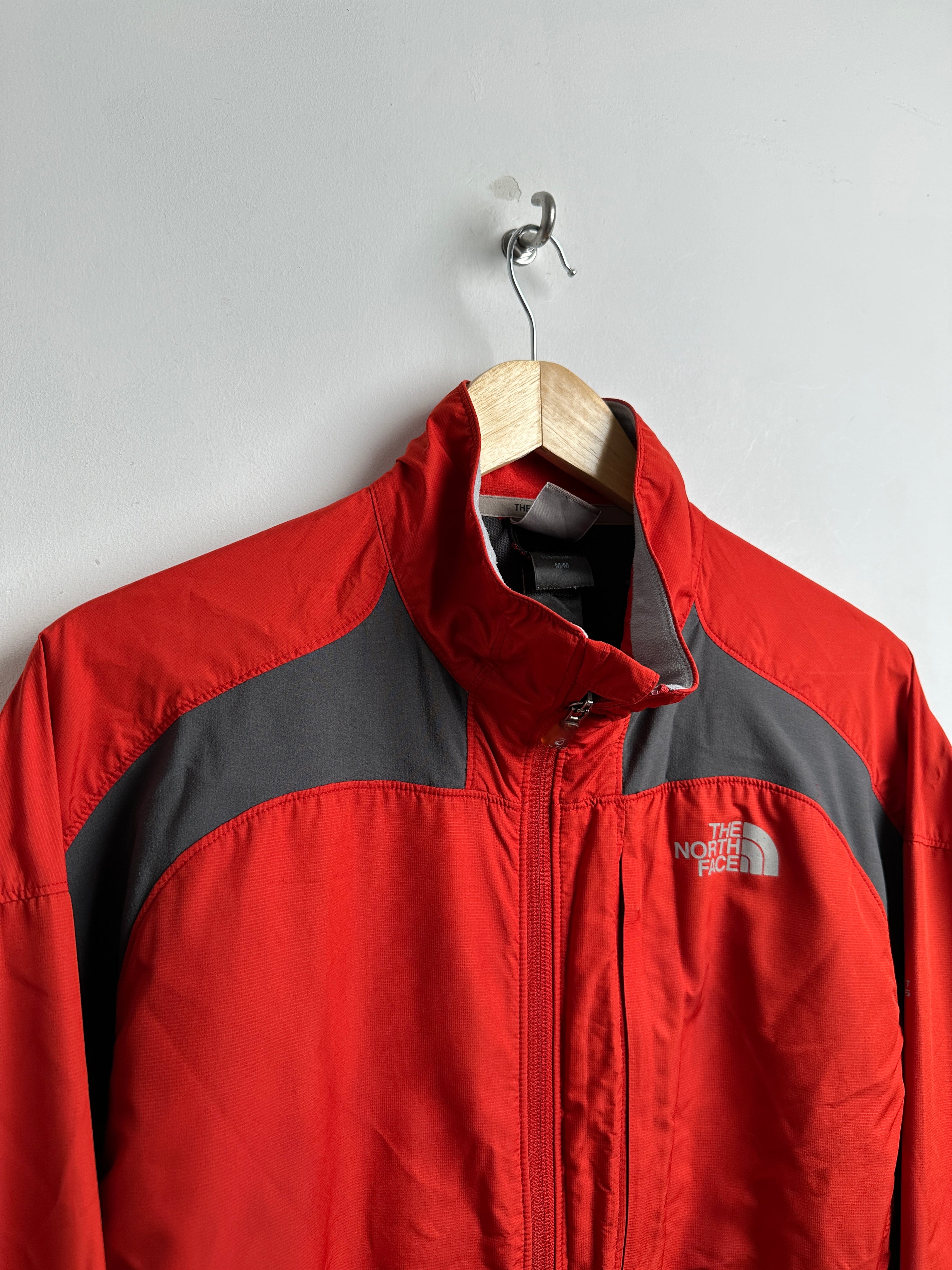 THE NORTH FACE windbreaker in red