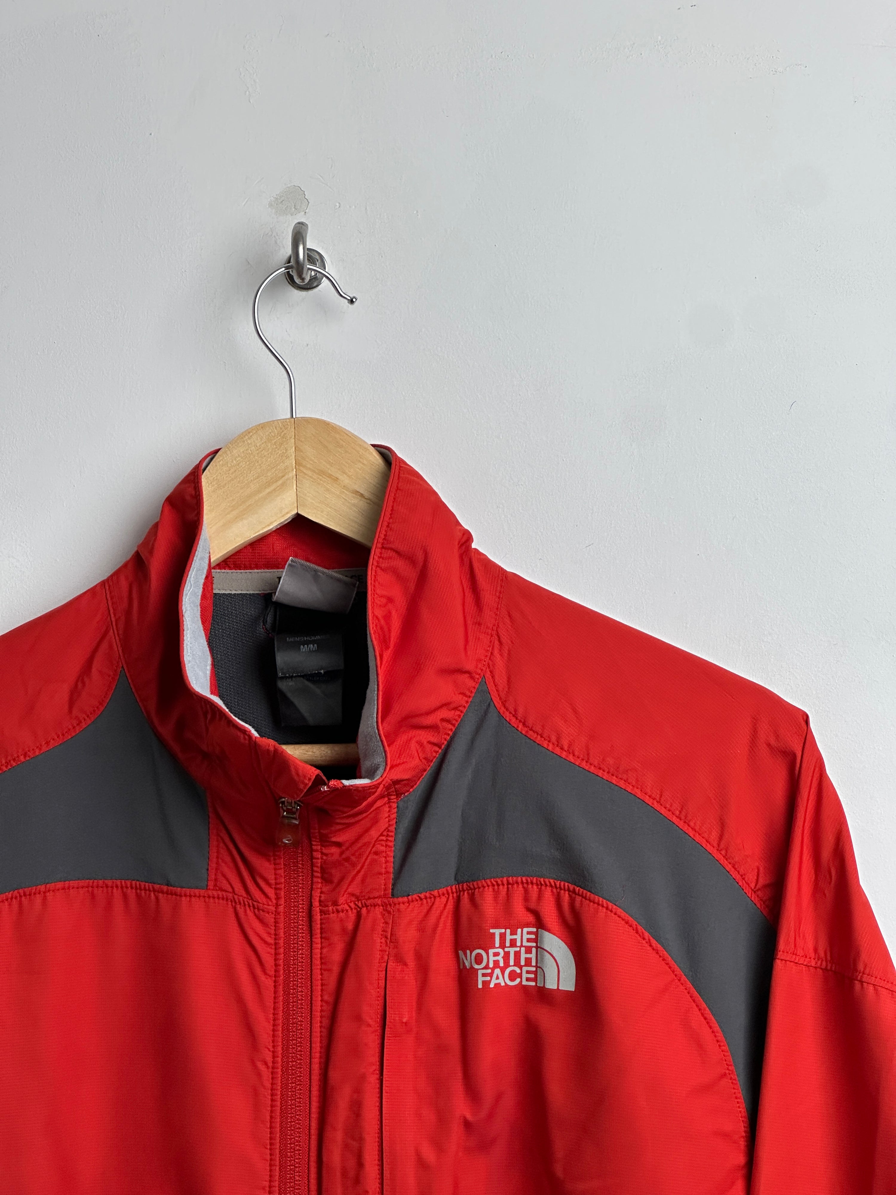 THE NORTH FACE windbreaker in red